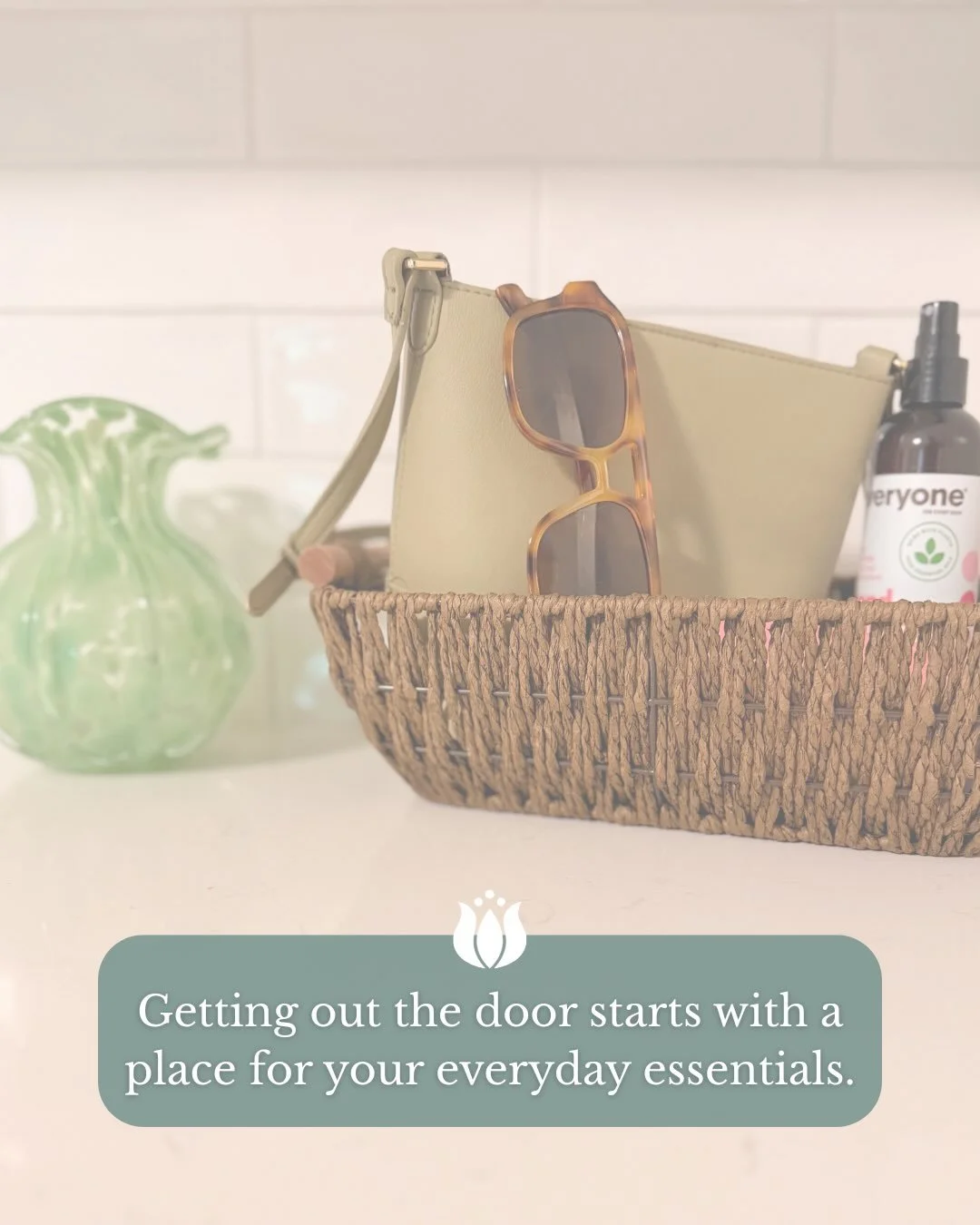 Getting out the door is a little easier when the things you need have a place to land! Create a drop zone that works with your everyday routine!🤍