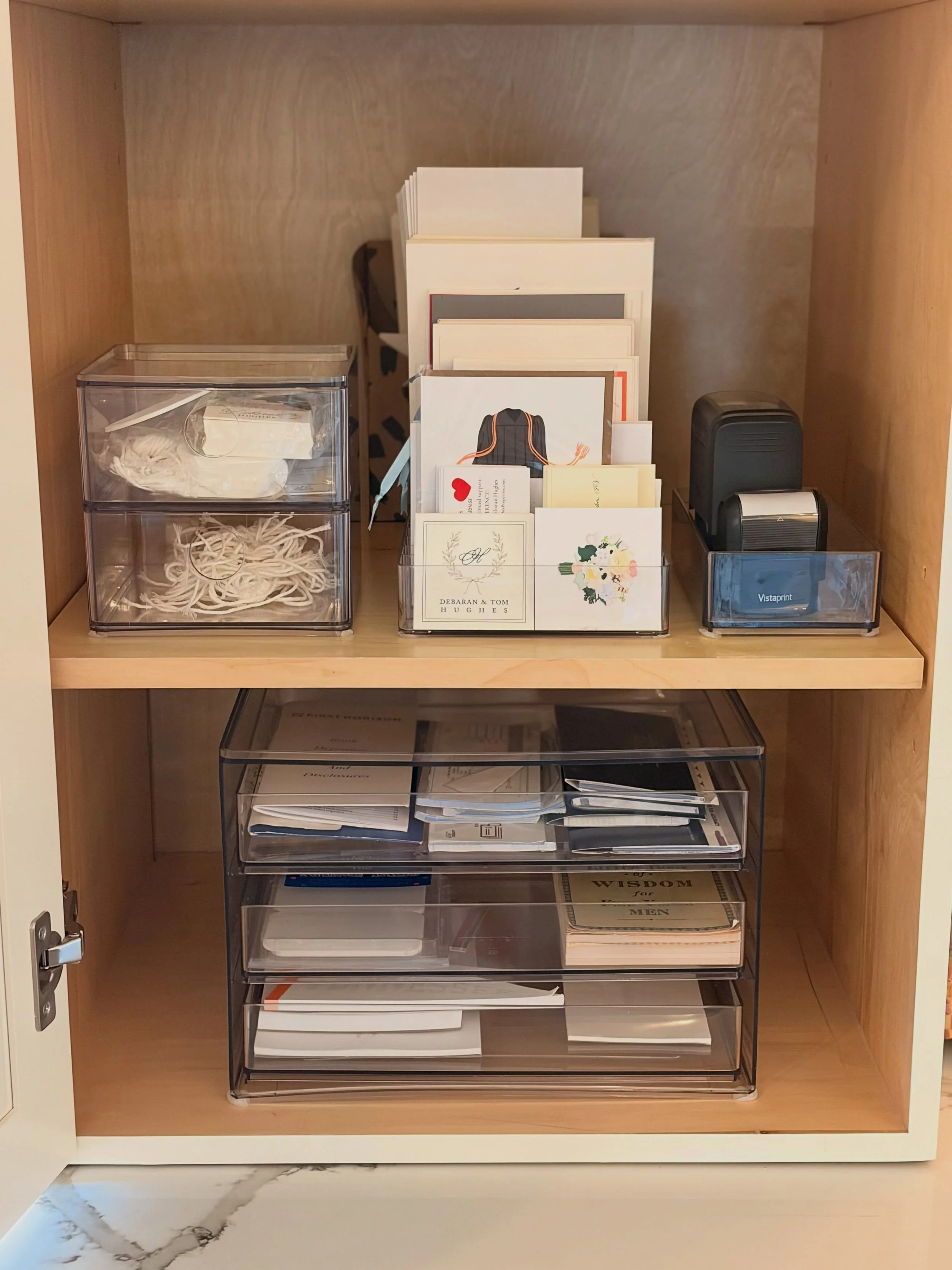 Our team loved transforming this home workspace with simple, functional systems to help keep everything in its place! Even better? Getting to work with a dear friend of HYD!

Swipe to see the before and after!
