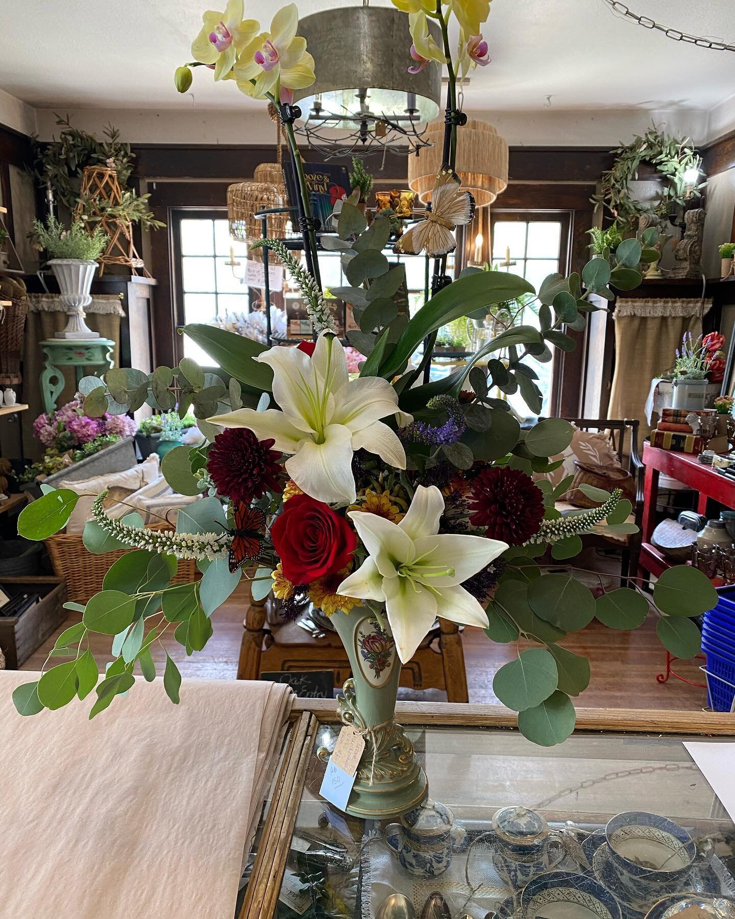 Oh my goodness! Luke @rootboundboise has outdone himself! Come get your custom floral arrangement today. #mothersday #bestgift #customfloral #boise #boiseidaho