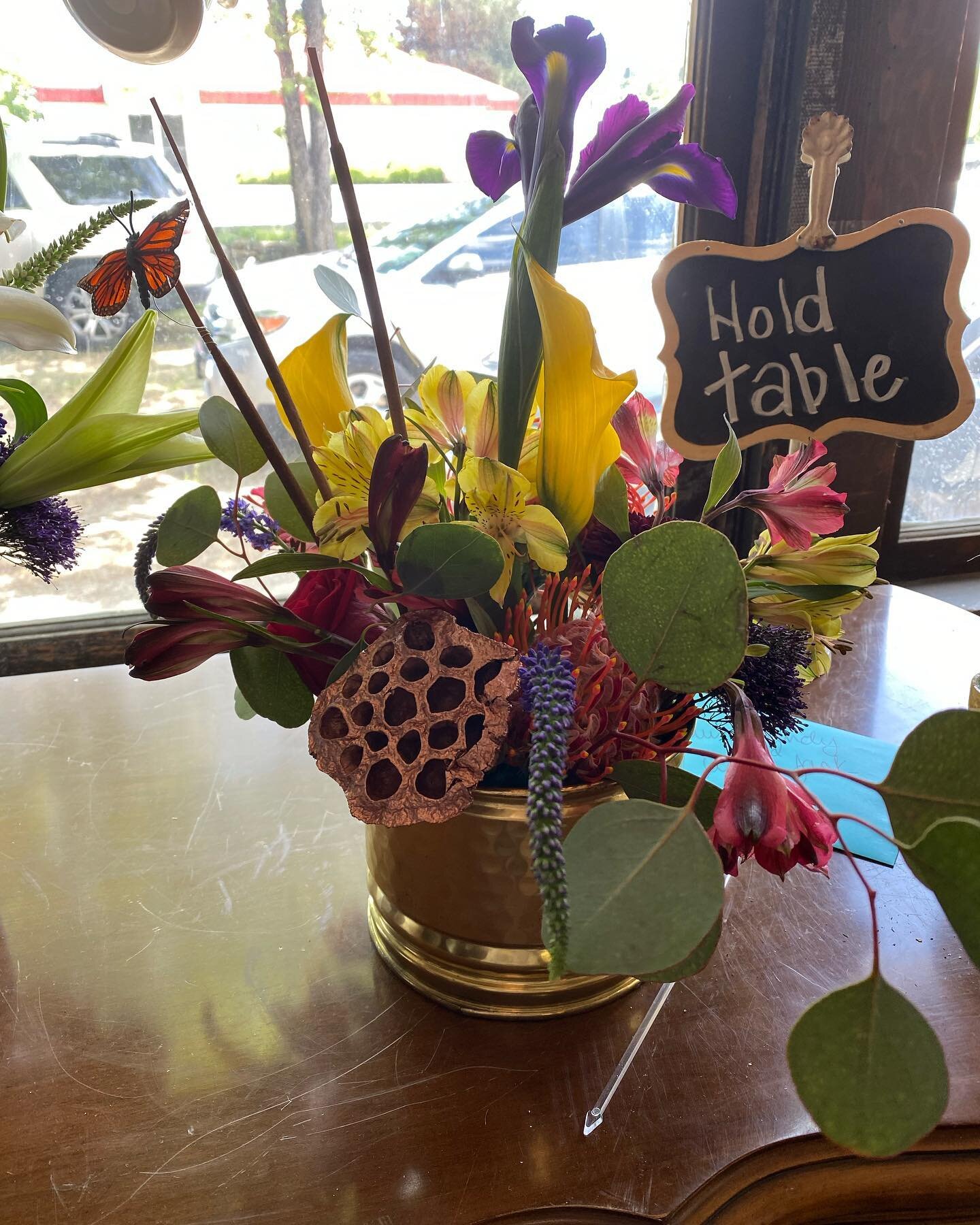 More gorgeous arrangements by Luke @rootboundboise . Come on down, pick from 1000&rsquo;s of vintage or antique containers, give Luke your budget and get a gorgeous custom arrangement for mom!! ❤️❤️❤️❤️Best gift ever. #flowers #mothersdayboise #boise