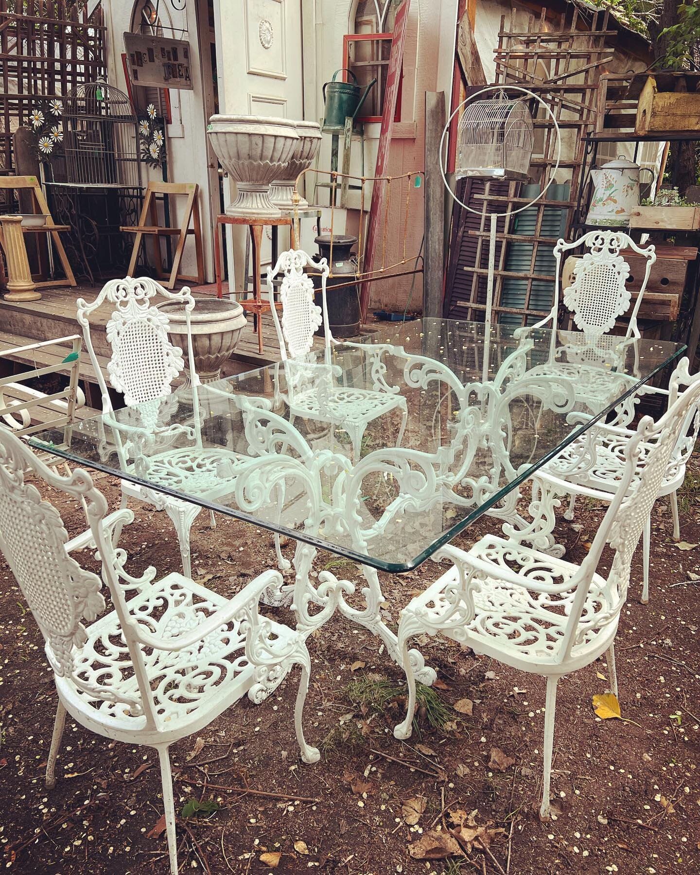 Look at this Hollywood Regency beauty! This Arthur Court style table is a stunning rare find. Make a statement in your outdoor dining area with this gorgeous double pedestal glass topped table with 6 matching chairs. Made from durable cast aluminum. 