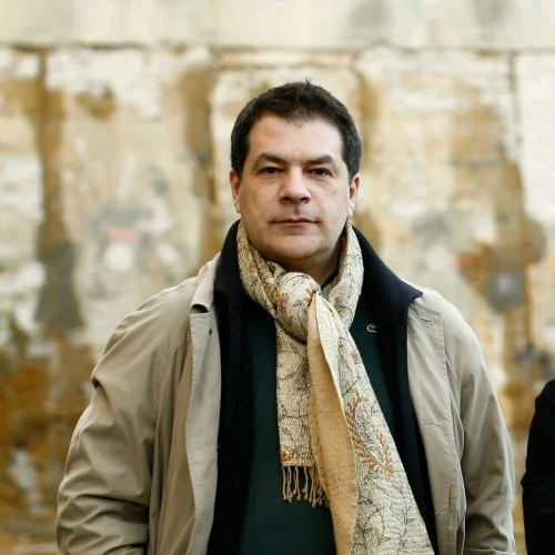   Vasa J. Perović   Was born in Belgrade (Serbia) in 1965 and graduated from the Faculty of Architecture of the University of Belgrade in 1992. In 1994 he earned a master’s degree from the Berlage Institute in Amsterdam, and in 1997 he established Be