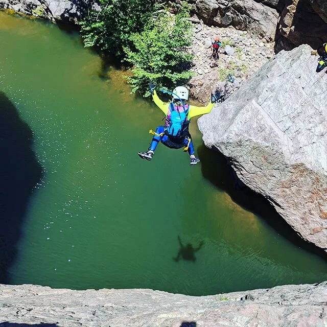 Sometimes you just gotta keep the rope packed and let it fly! 
#AZ #canyoneering