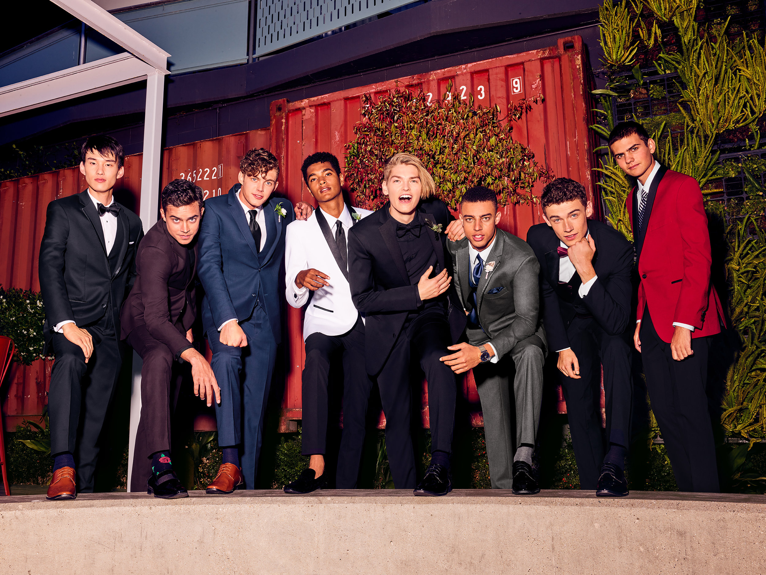 MWTSP19_PROM_GRP_FML_3B_3626_ON.jpg
