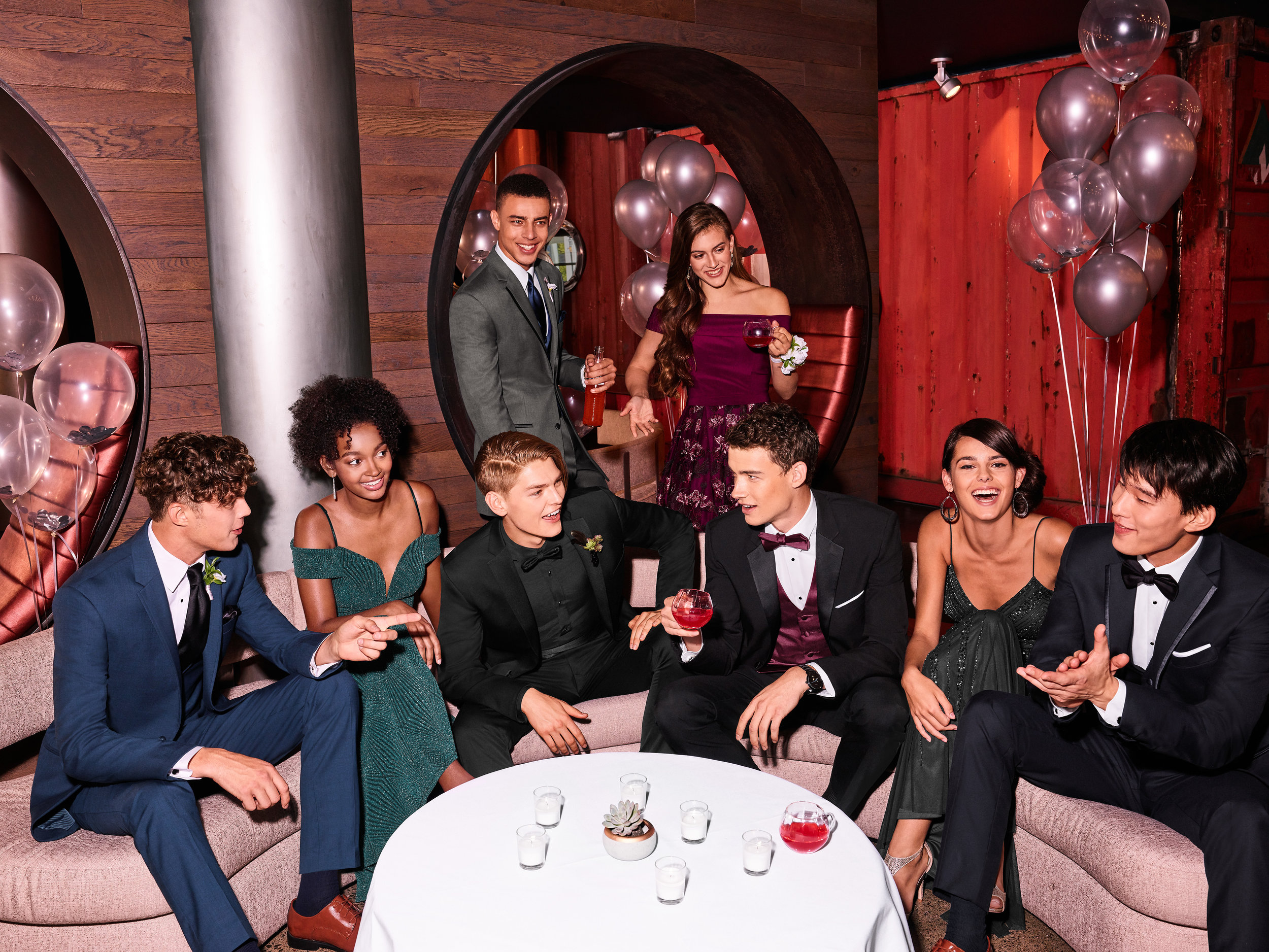 MWTSP19_PROM_GRP_FML_1_3110_ON.jpg