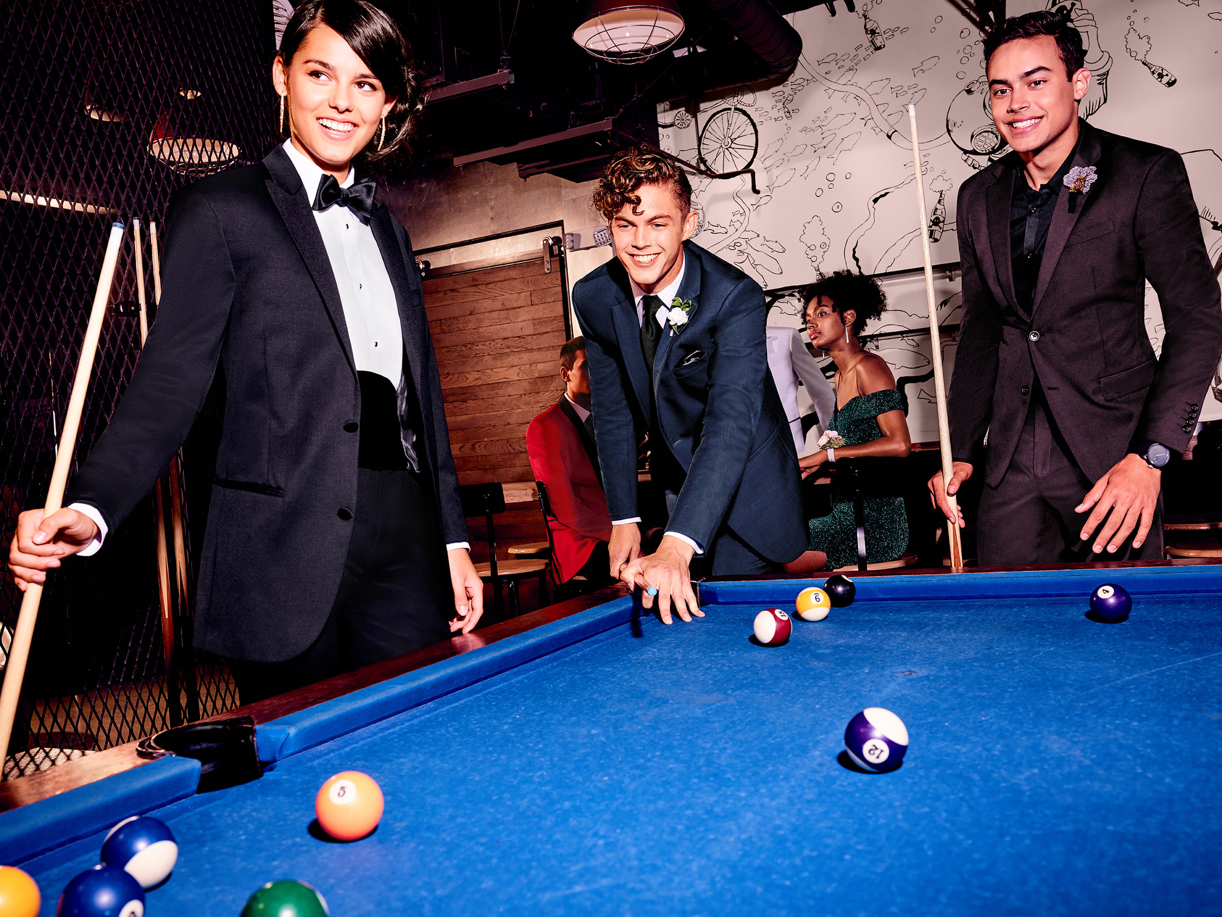 MWTSP19_PROM_GRP_FML_12_3827_ON.jpg