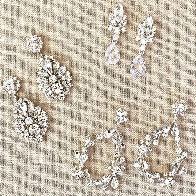 We can&rsquo;t wait to see who brings the bling #ontheredcarpet ✨xoxo
&bull;
&bull;
#belairebridal #Oscars #redcarpet #bride #engaged #wedding #bling #bridalveil #weddingveil #bridalhair #bridalhairstyles #updo #ido #jewelry #earrings #weddingjewelry