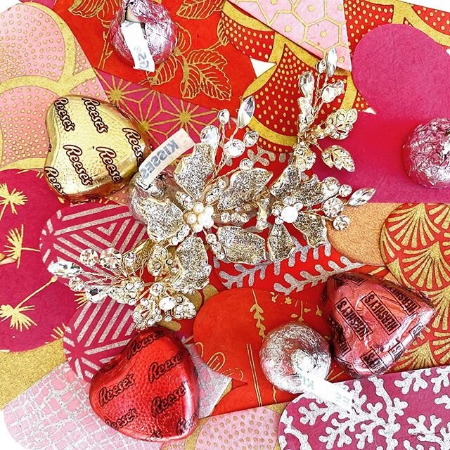 Happy Valentines Day!  Love and Kisses! 💕🥂🌹xoxo &bull;
&bull;
#belairebridal #bride #engaged #wedding #veil #bridalveil #bling #weddingveil #laceveils #bridalhair #bridalhairstyles #updo #ido #jewelry #earrings #weddingjewelry #isaidyes #bridetobe