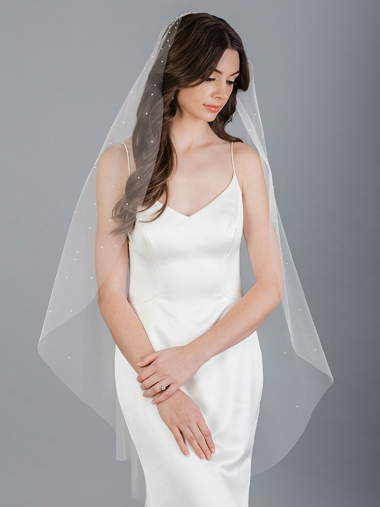 Bel Aire Bridal Veils V7357 1-tier fingertip veil with Baroque designs