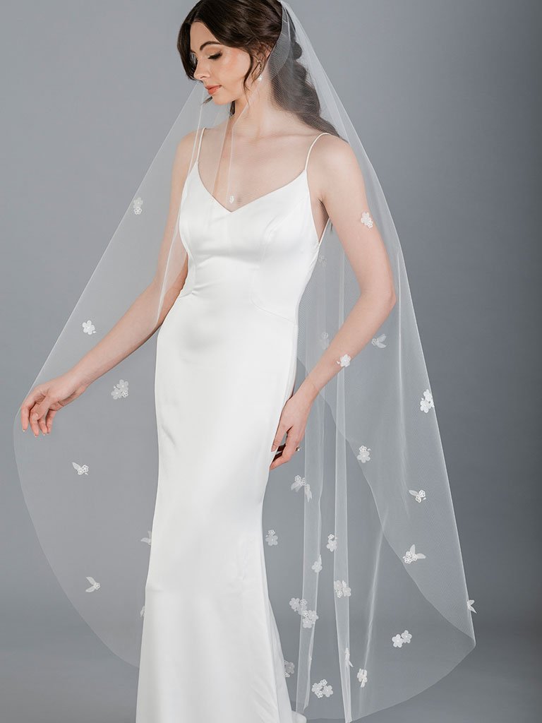 Bel Aire Bridal Veils V7562 - Contemporary floral lace