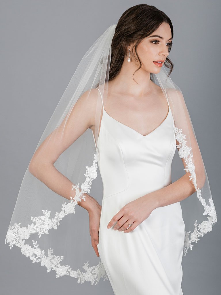 Bel Aire Bridal Veils V7034CX - Cathedral - 22 Rolled Edge w/Alecon Lace  up the sides - 108 inches Long