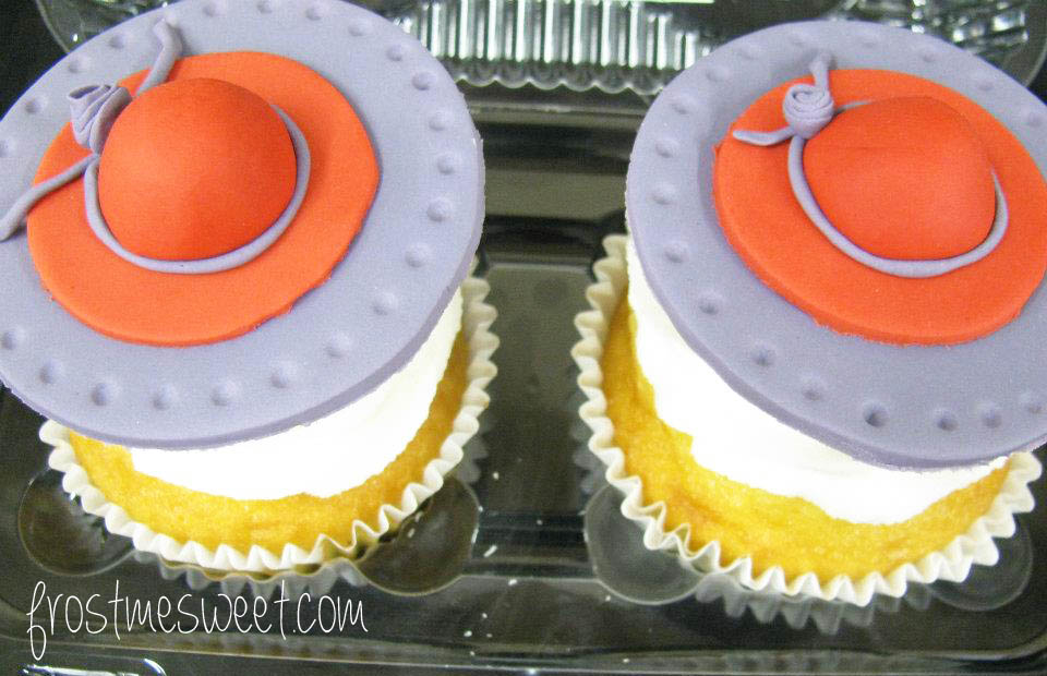 red_hat_lady_cupcakes285161735_large.289163944_large.jpg