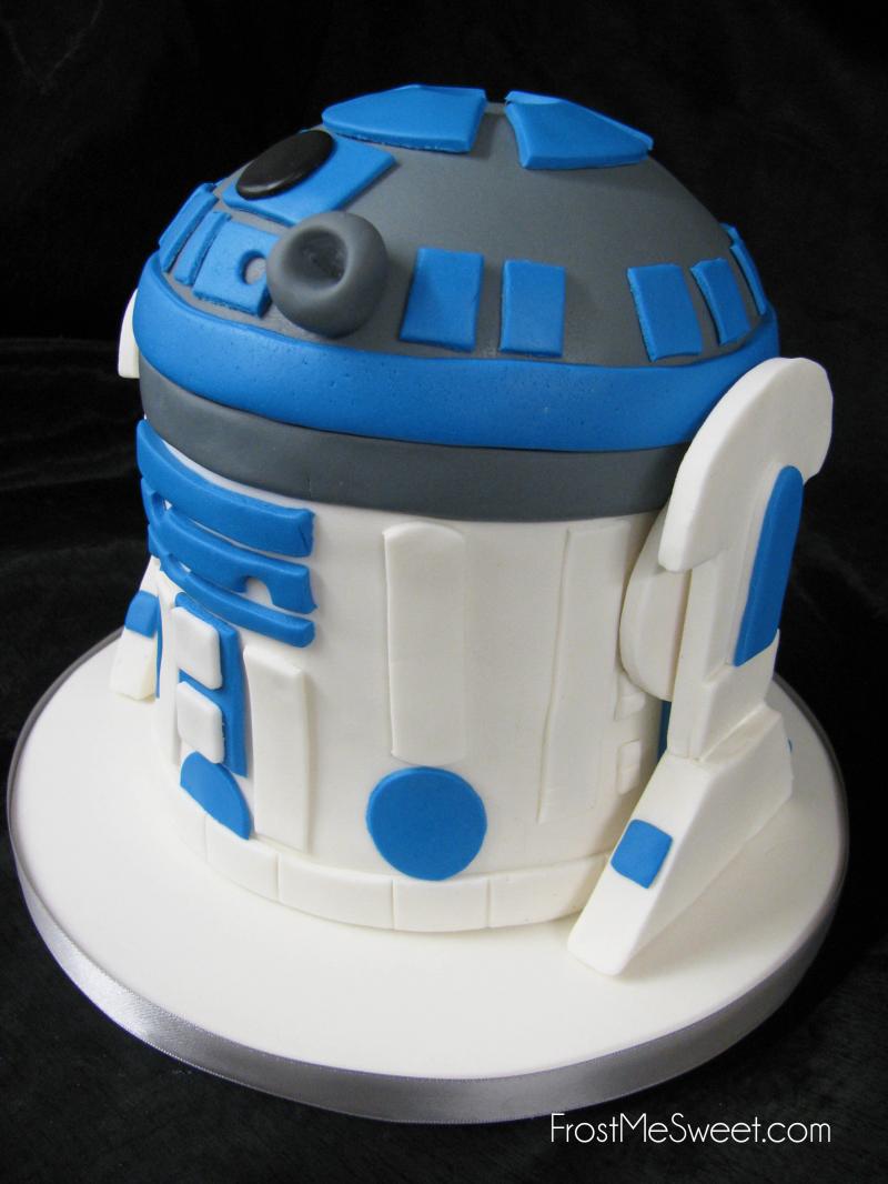 R2D2 cake