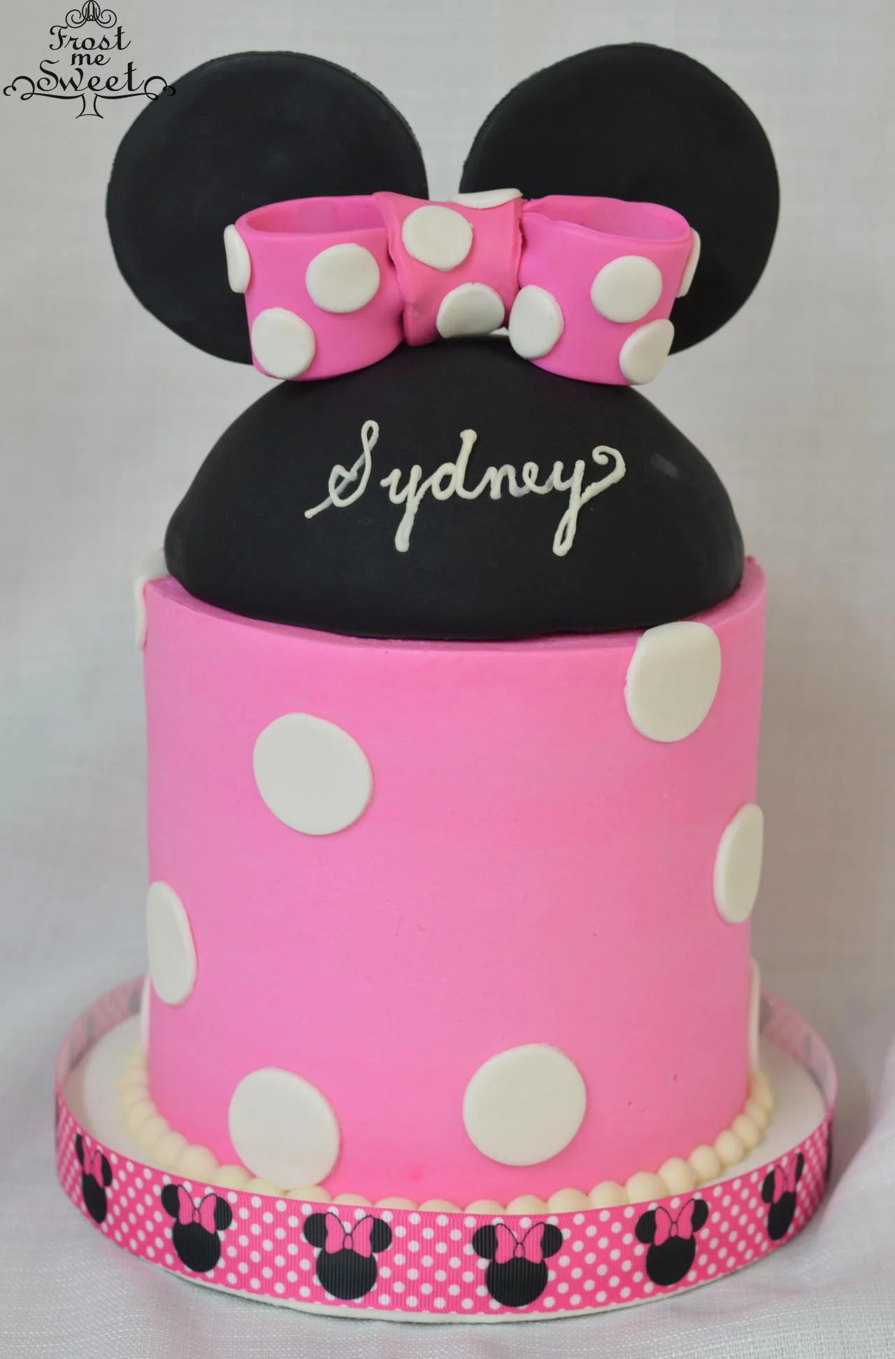 Minnie Mouse cake
