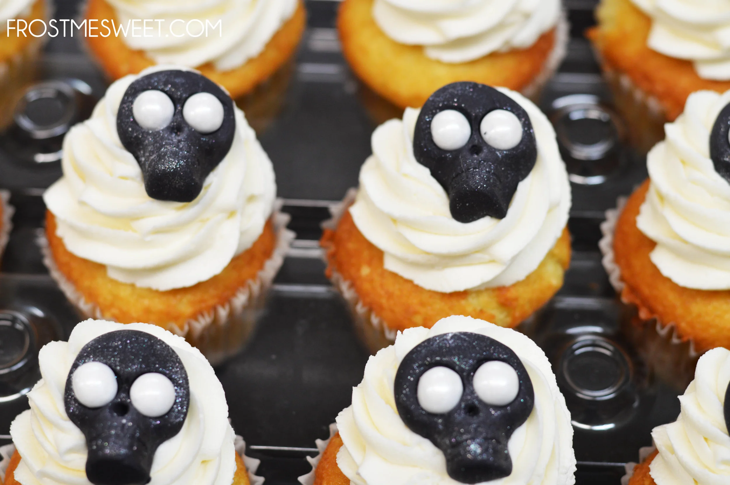 halloween cupcakes 11.jpg
