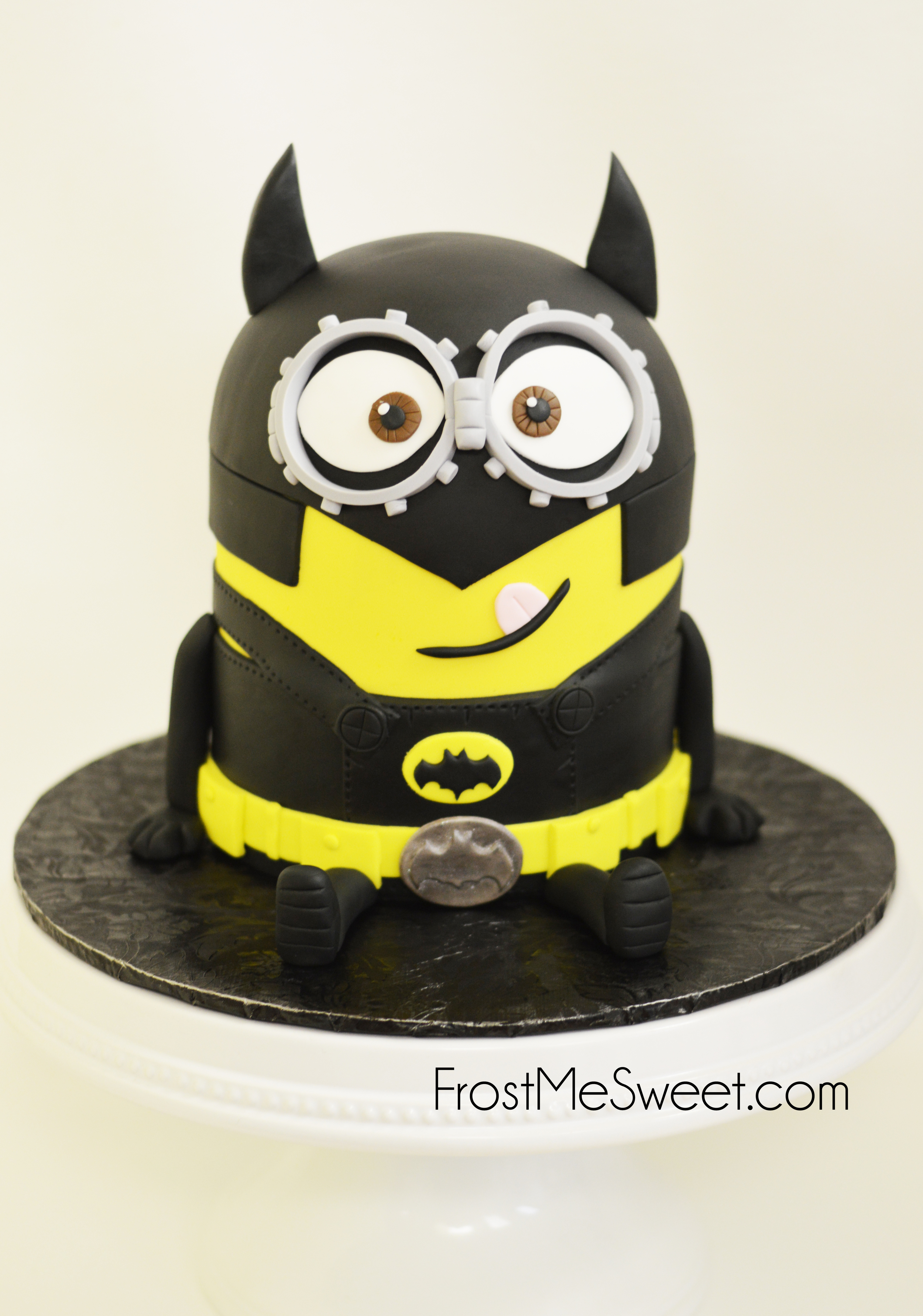 Batman Minion cake