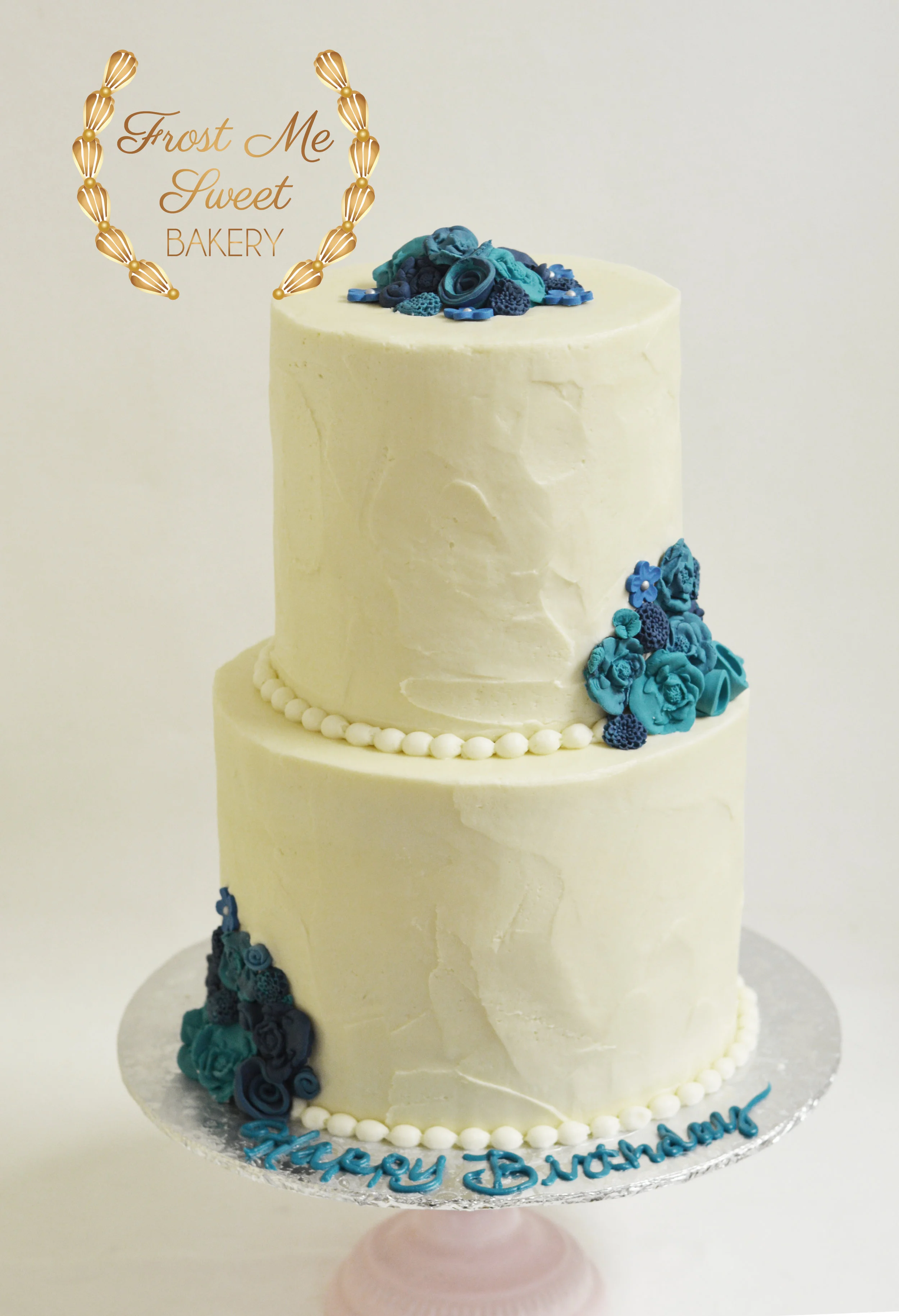 buttercream with fondant teal flowers.jpg