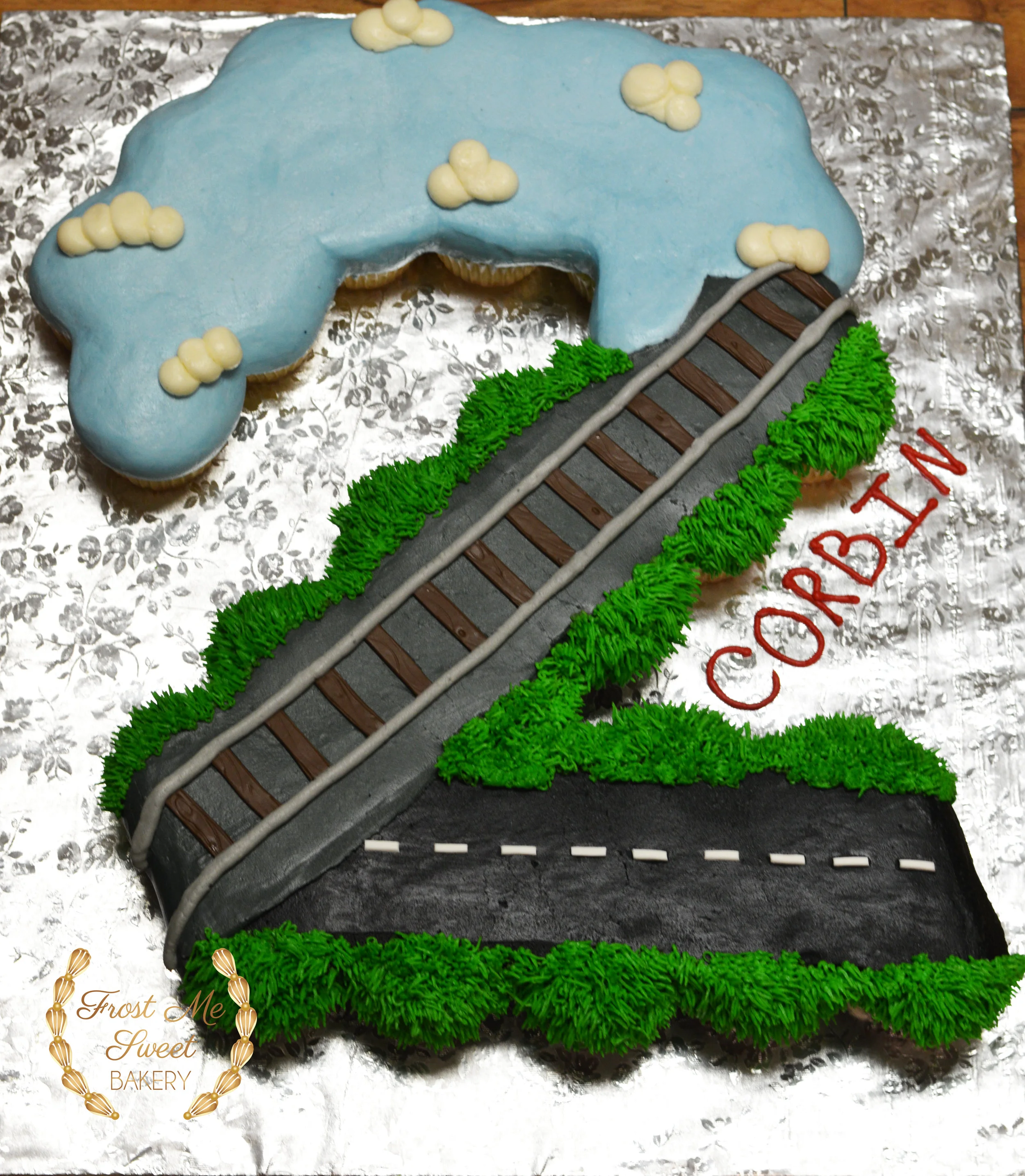 cupcakes shaped as a 2 railroad cake.jpg