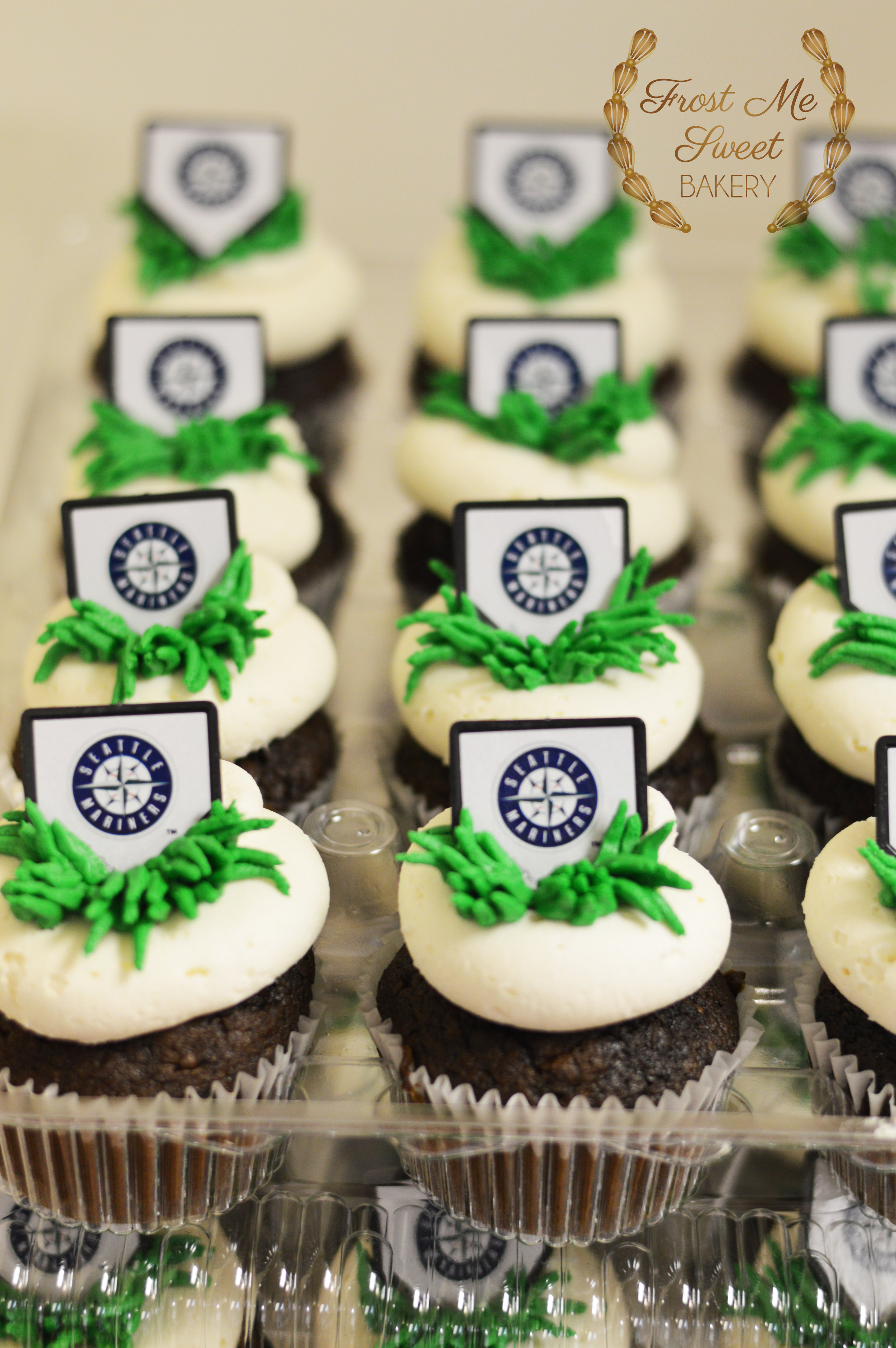 mariners cupcakes baseball.jpg