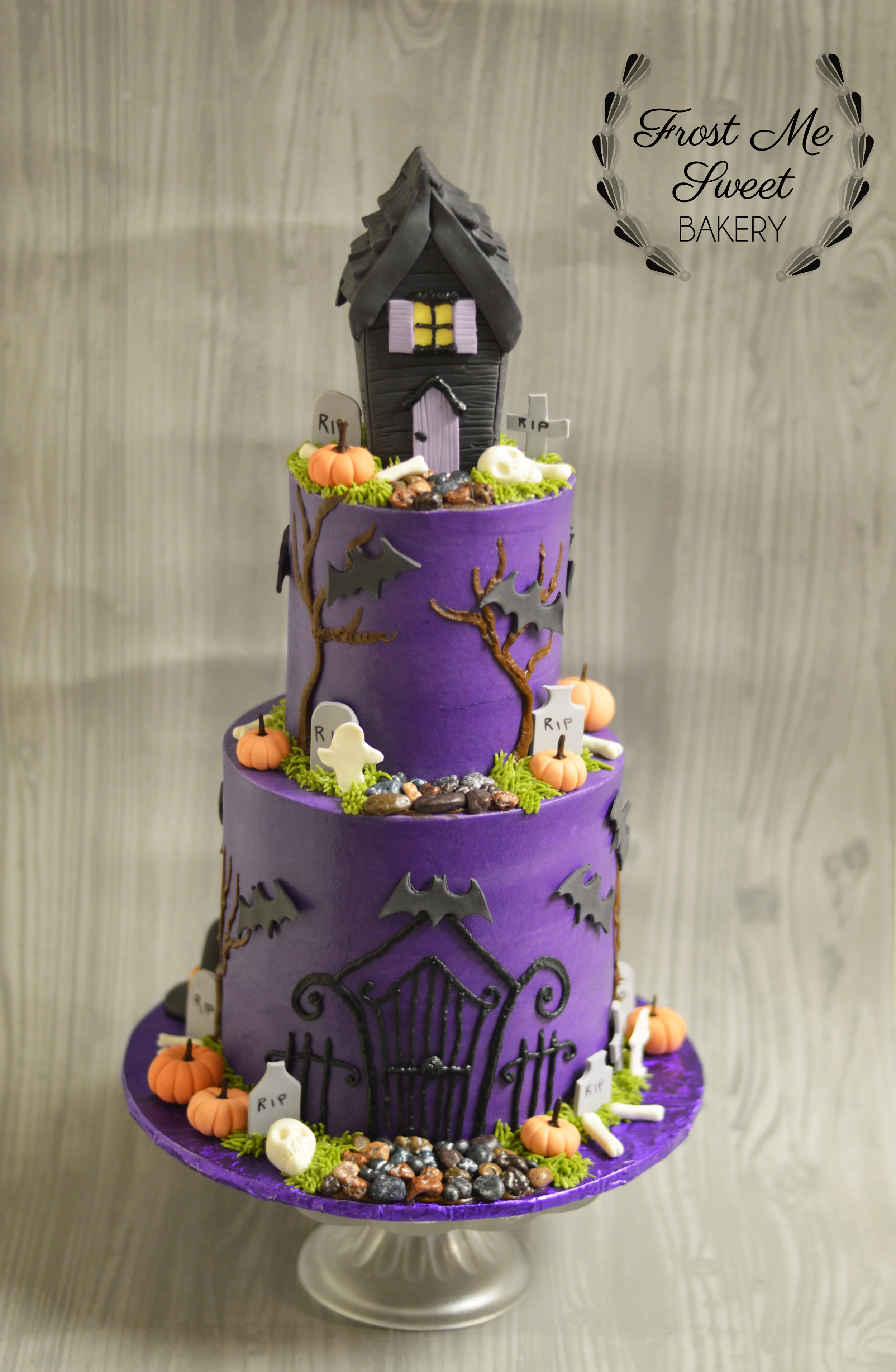 Halloween cake purple.jpg