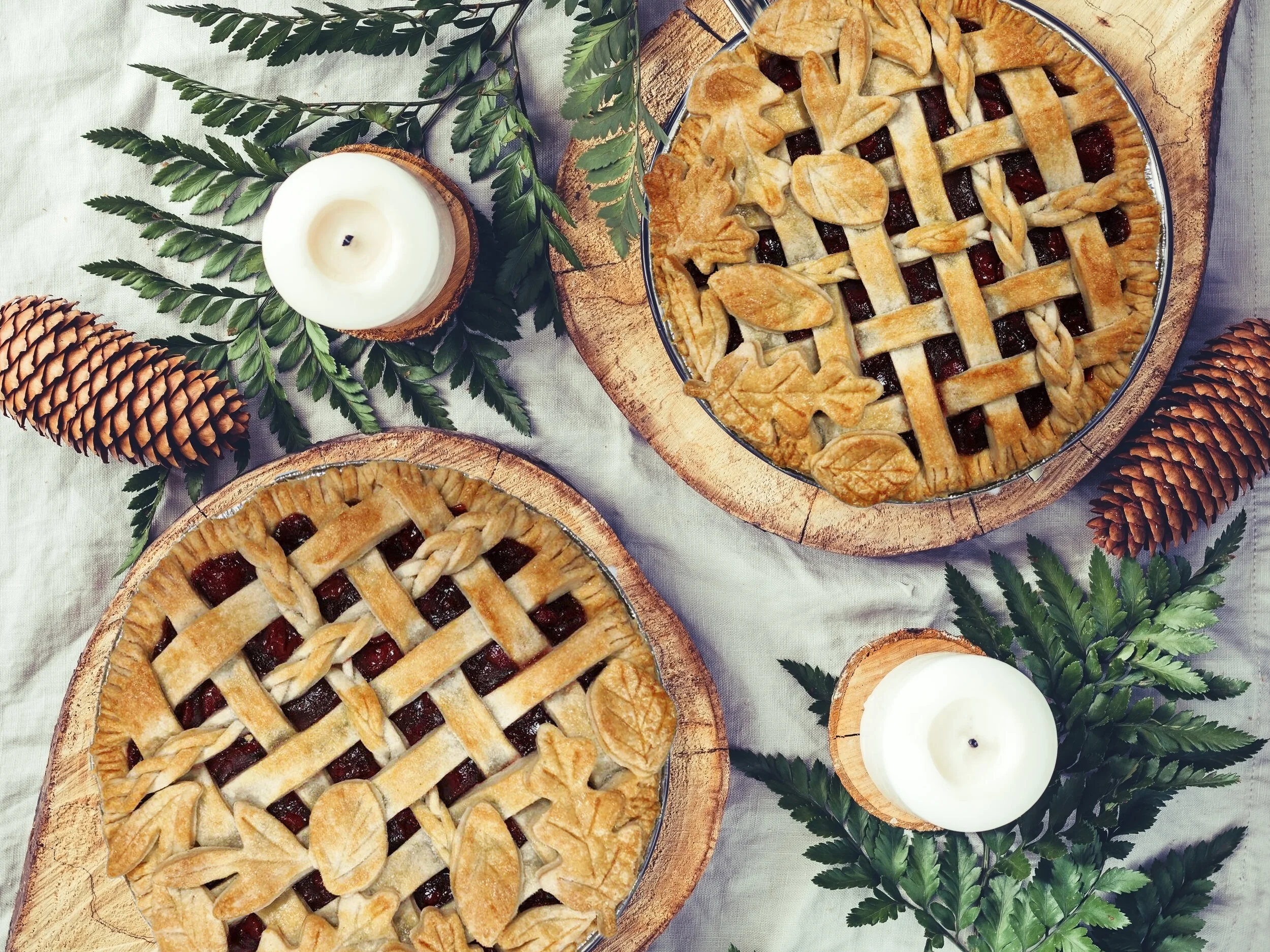 WOOD CHRISTRMAS TABLE PIES.jpg