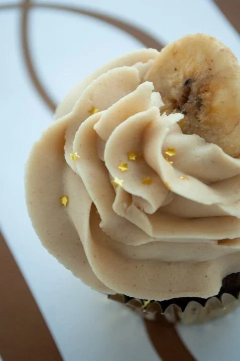 elvis cupcake.jpg