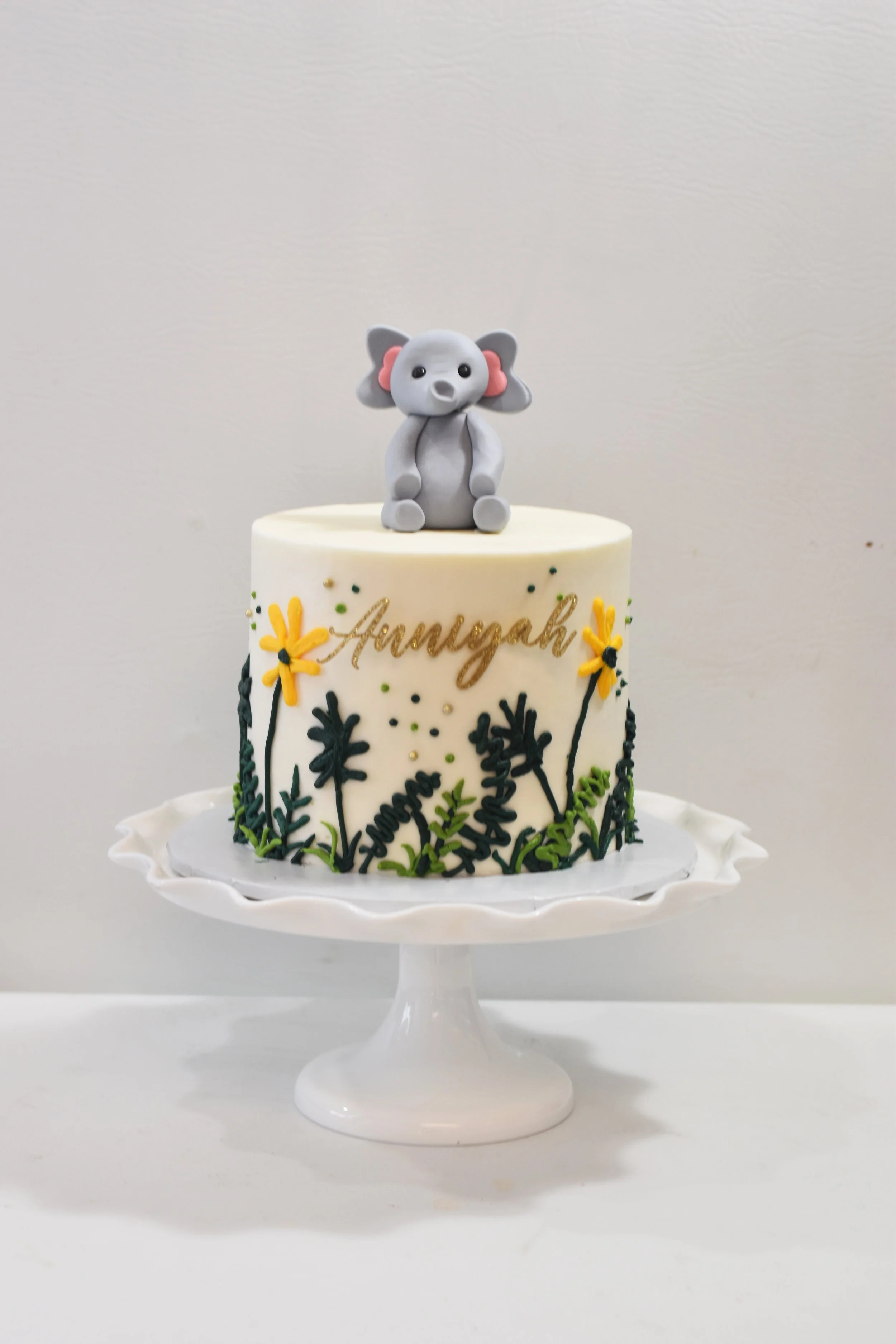 elephant jungle cake with gold acrylic plaque.jpg