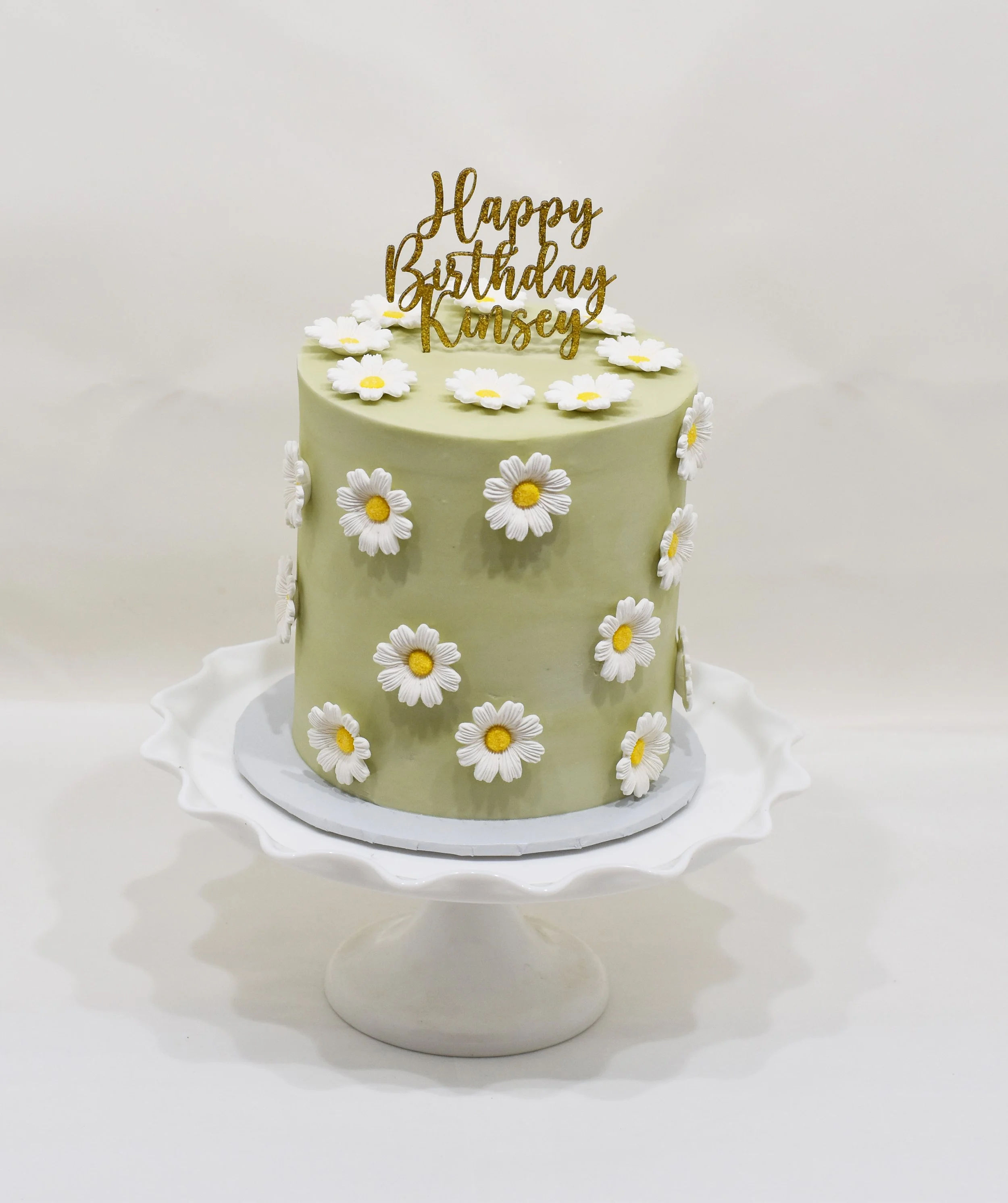 daisy cake with gold glitter acrylic topper.jpg