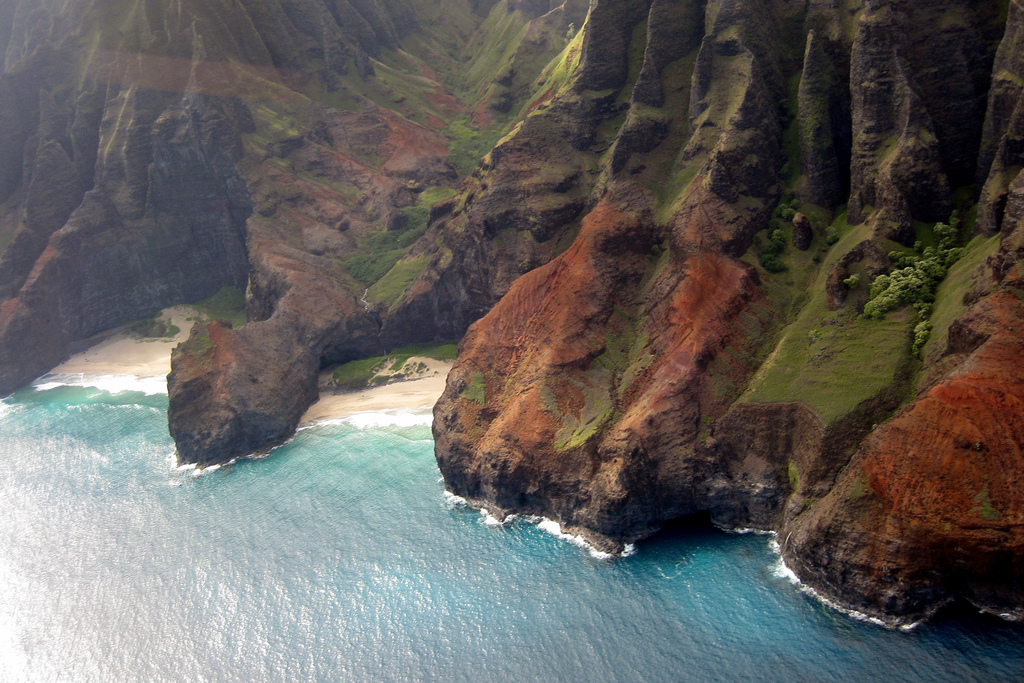 Na Pali Coast, Kauai, Hawaii, USA The Na Pali Coast is on the oldest inhabited Hawaiian Island, Kauai. ( via )