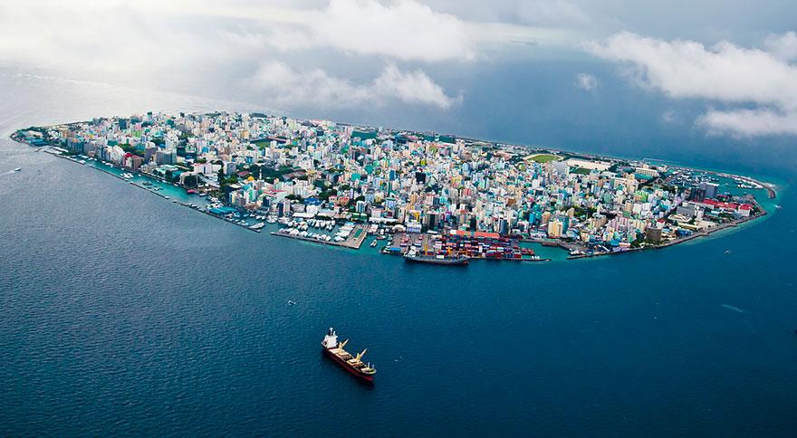 Male, Maldives Even if we have just a modest rise in ocean level, we can expect most of the Maldives to end up underwater. To highlight the threat to his country by global warming, the President of the Maldives once held a cabinet meeting underwater.