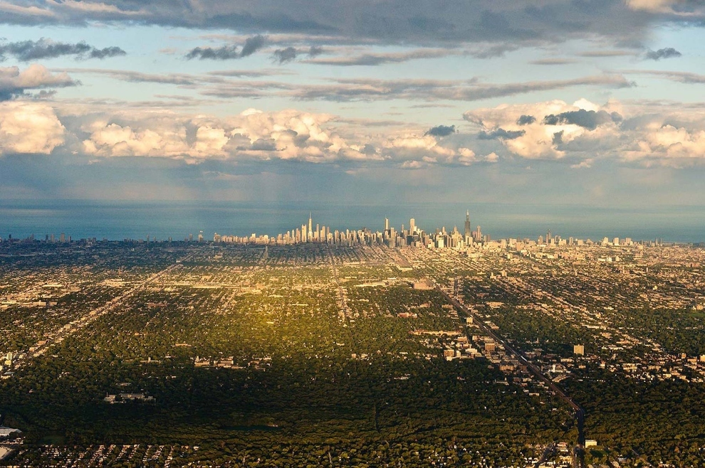 Chicago, USA Chicago’s skyline looks like the spine of a dragon on the edge of Lake Michigan. And keep in mind, the black tower to the right, the Willis Tower, is the eighth-tallest building in the world.