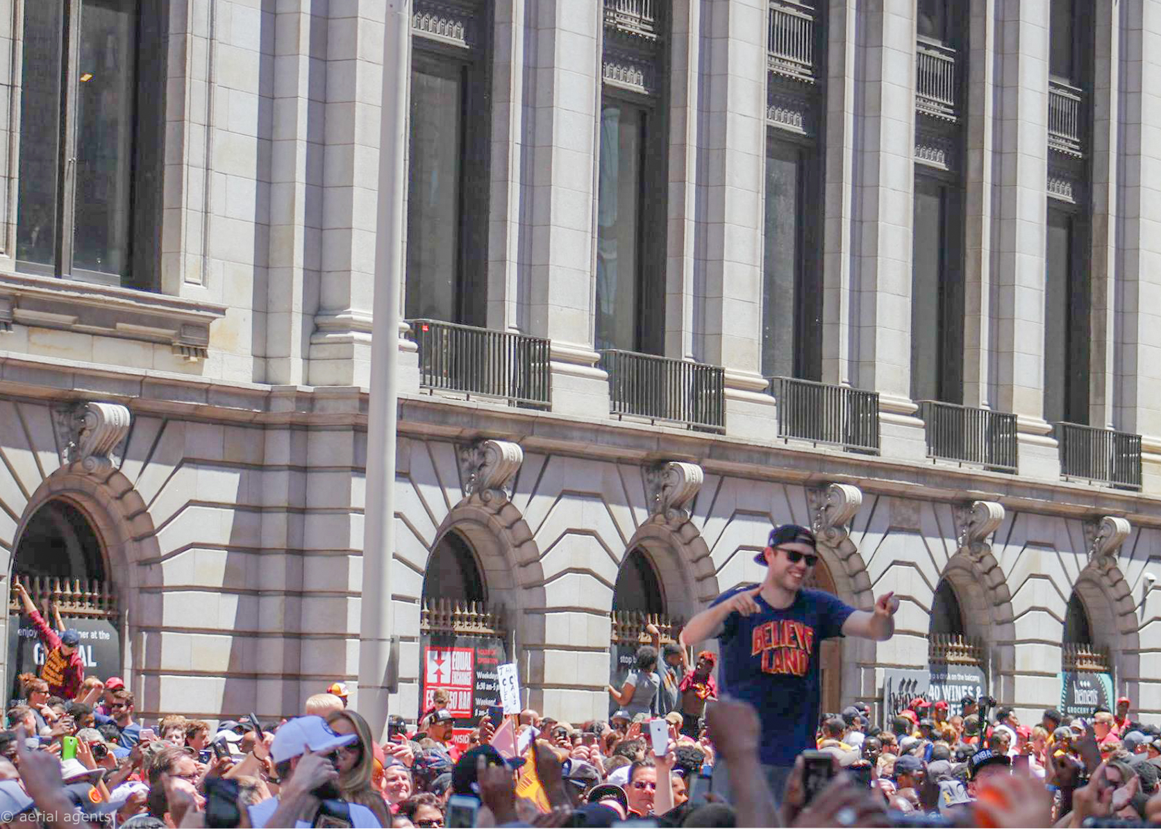 Matthew Dellavedova showing love to the fans. 