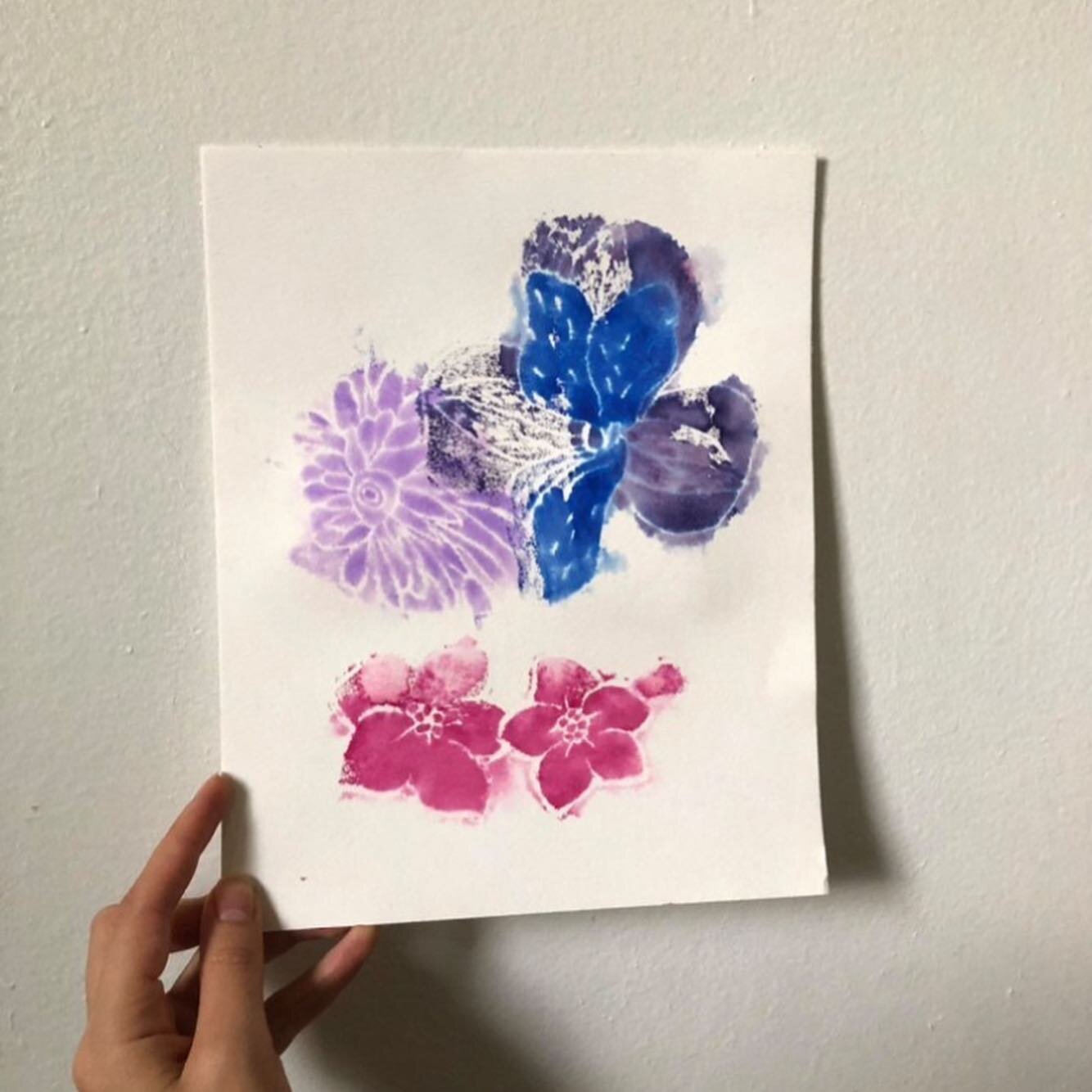 Beautiful flower prints by @marydyja ! There are still a few print kits and drawing kits left at Maria A Shchuka. So excited to see what everyone is making. Tag @kaleidoscope_grove in pictures of your work and I&rsquo;ll share it here!