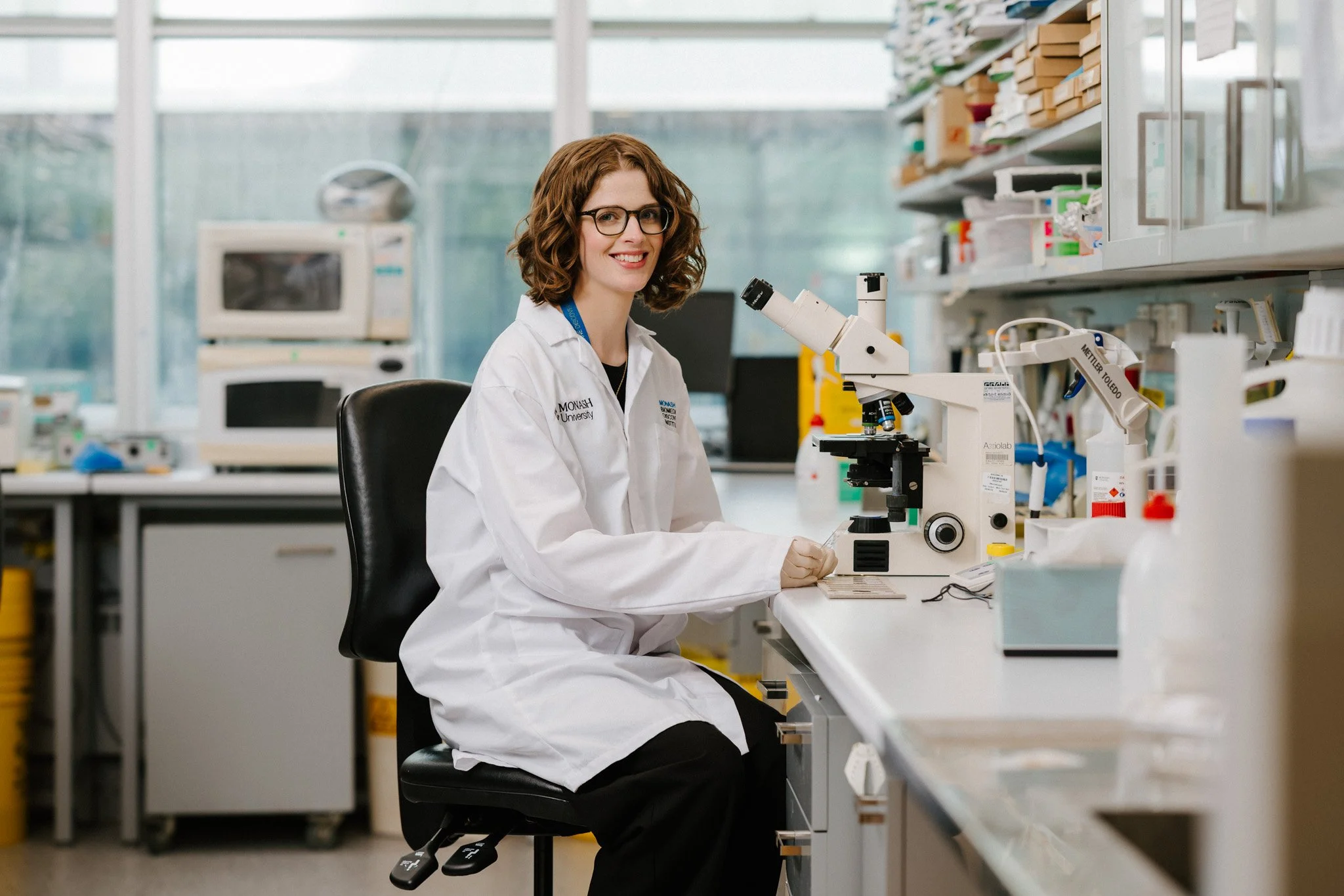 // environmental portraits of dr laura porter for cancer council //