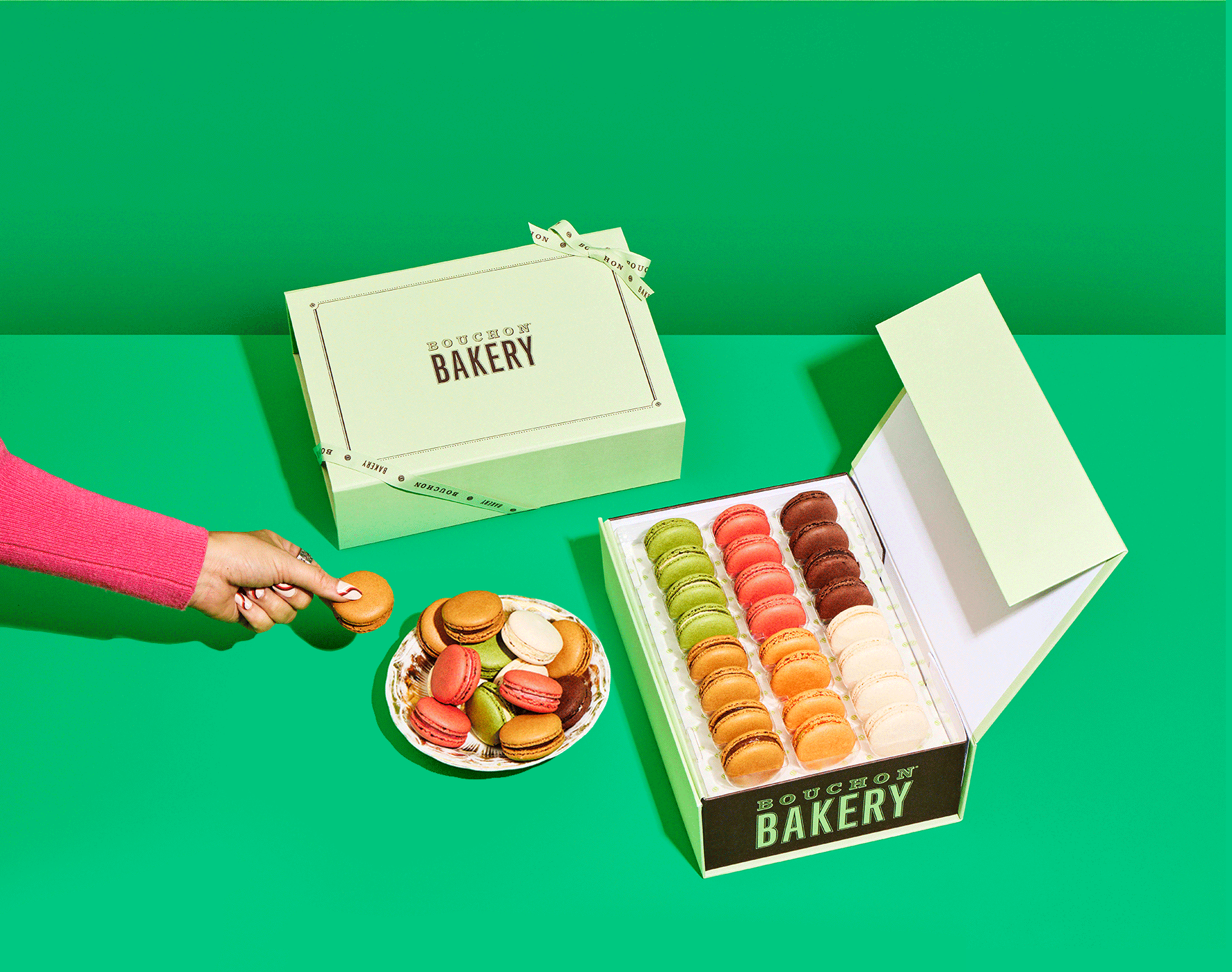 241030_GoldBelly_34_BouchonBakery_Macarons-2056-GIF_ng.gif
