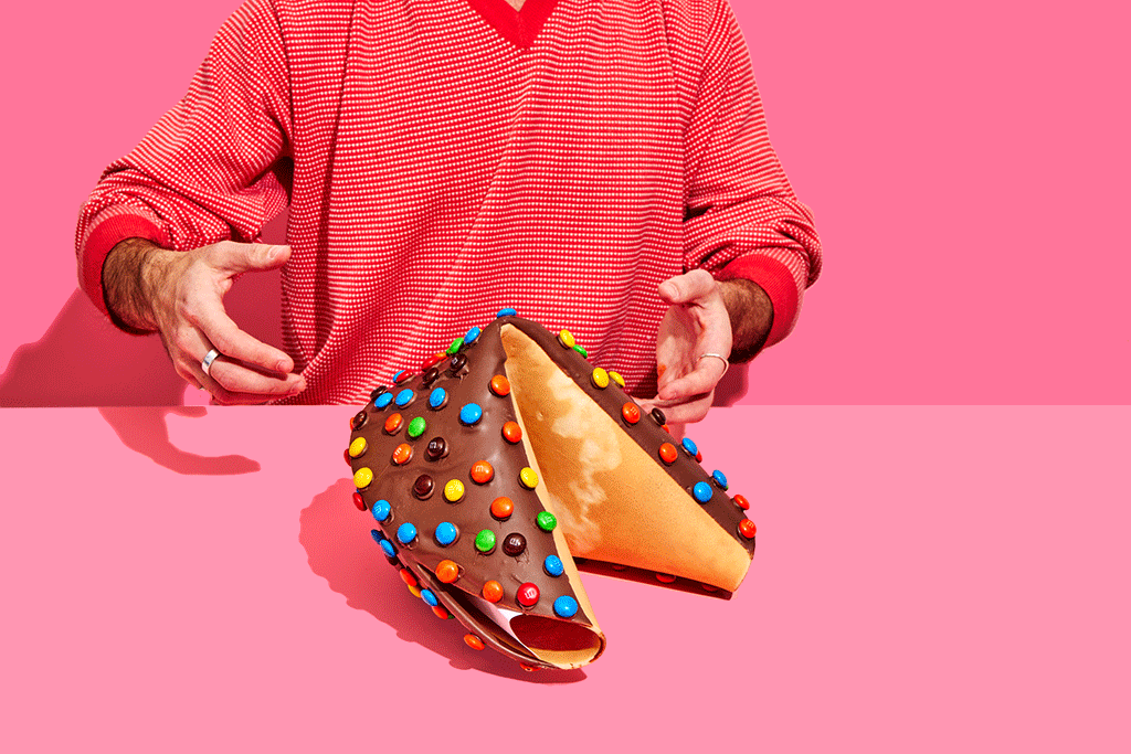 12_LadyFortune_FortuneCookie_1141_GIF_Edited150.gif