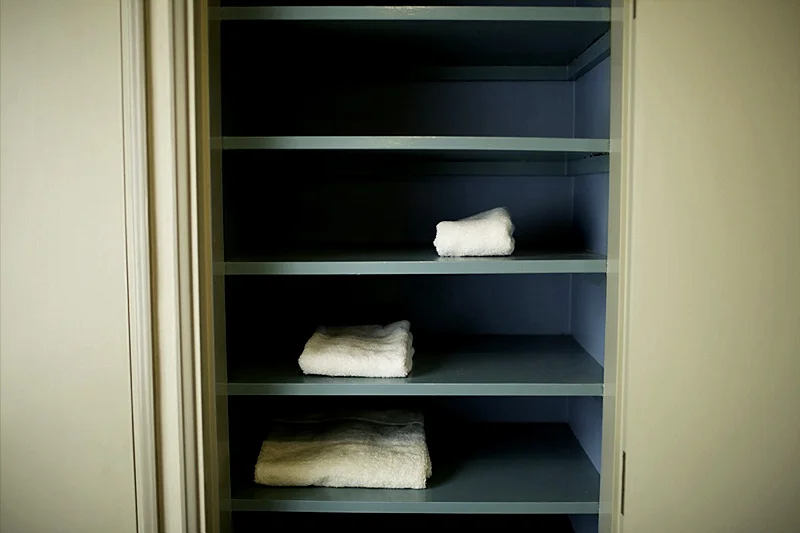 Saarinen House: the closet: A photo Project