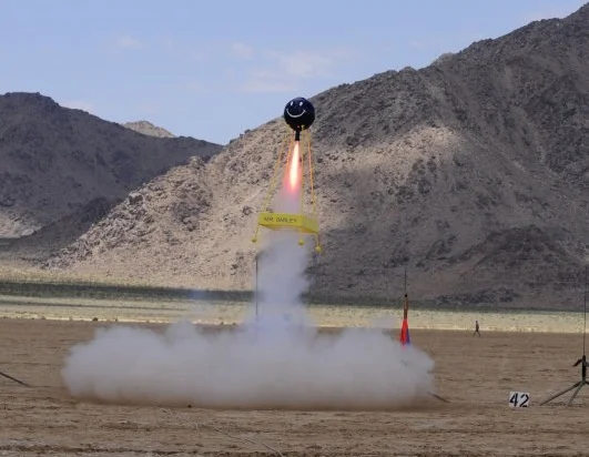  By having the relatively large mass of the rocket motor ahead of the guiding fins, even bizarre rocket configurations can fly stabily.&nbsp; 