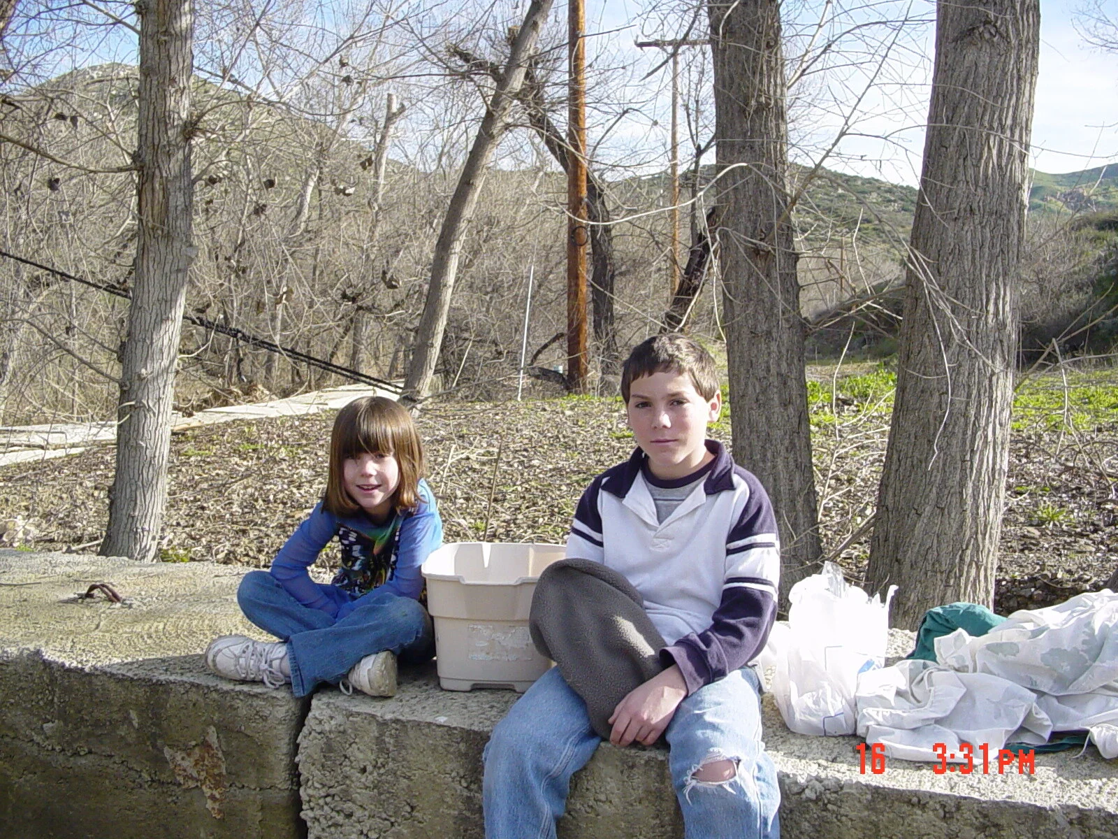 Kids at Dam Jan 2005 - 3.JPG