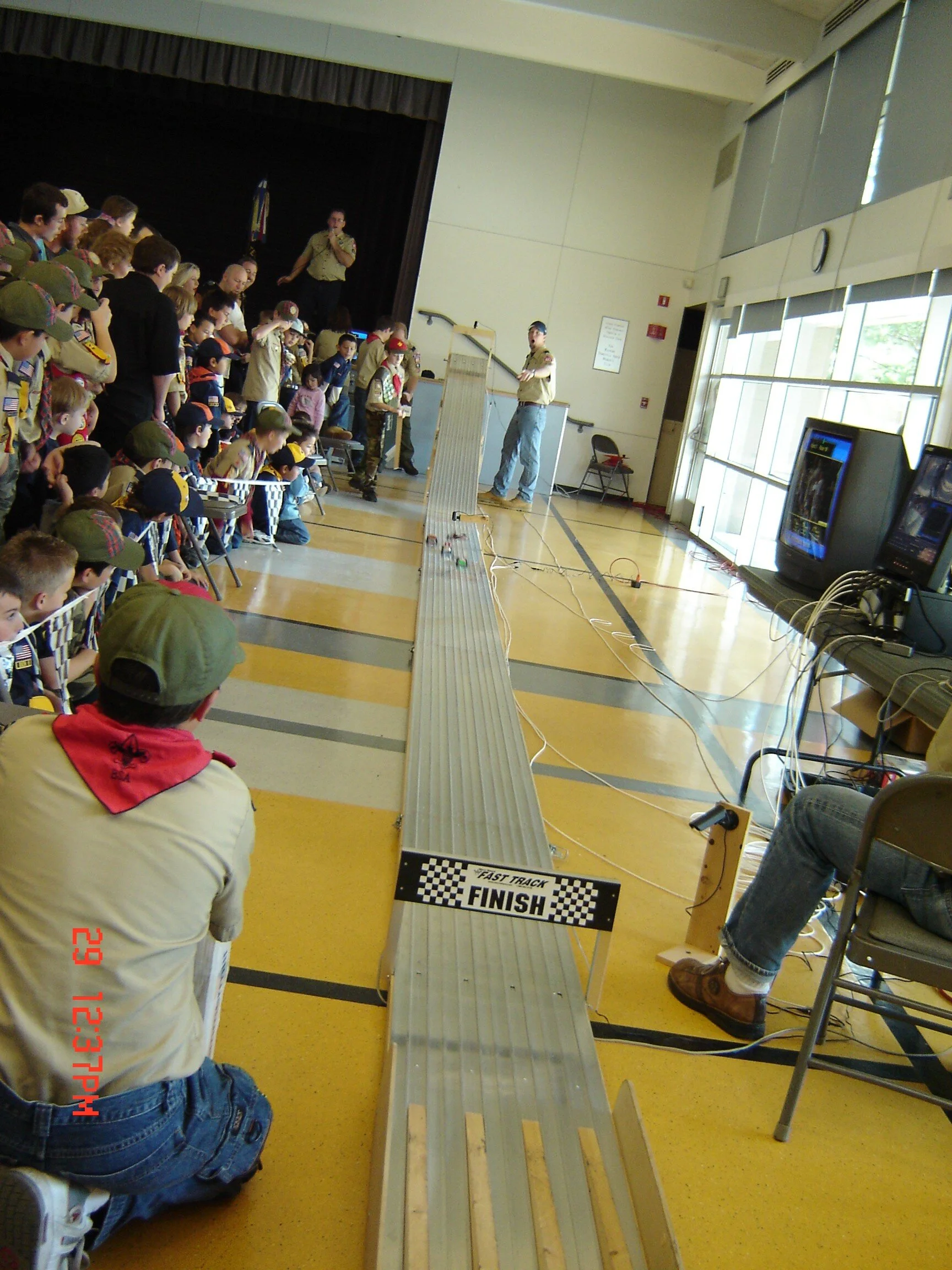 Pinewood Derby 2005 - 5.JPG