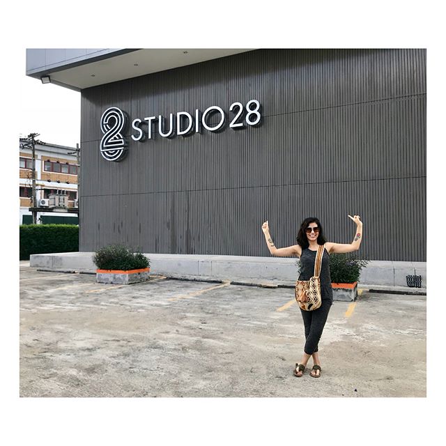 In awe with the amazing Studio 28 in Bangkok 🙌🏽 I just want to record here with a big orchestra 😊 It was a real pleasure to meet @fangyvilla and @jake.engineer 🎤 .
.
.
.
Hoy fui al estudio m&aacute;s grande en Bangkok y lo &uacute;nico que quiero