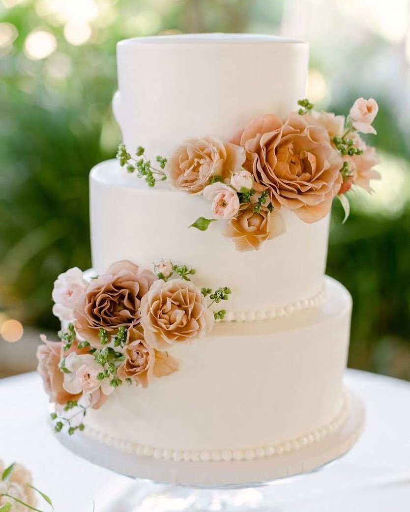 Something sweet for Kate &amp; Devin @descansogardens ✨ Photo @tiffanyjphotography #descansogardens #gardenwedding