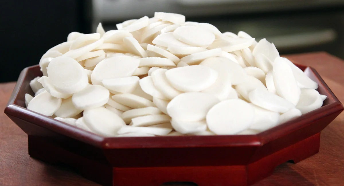 Sliced rice cakes ( Maangchi )