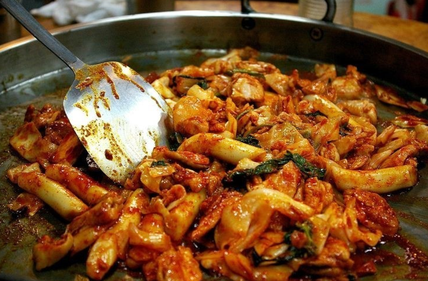 Rice cakes tossed and turned while making Dalkgalbi ( Naver )