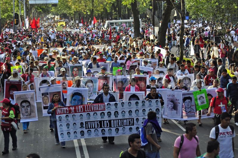 1415346251-thousands-march-in-mexico-city-over-43-missing-students_6204965.jpg