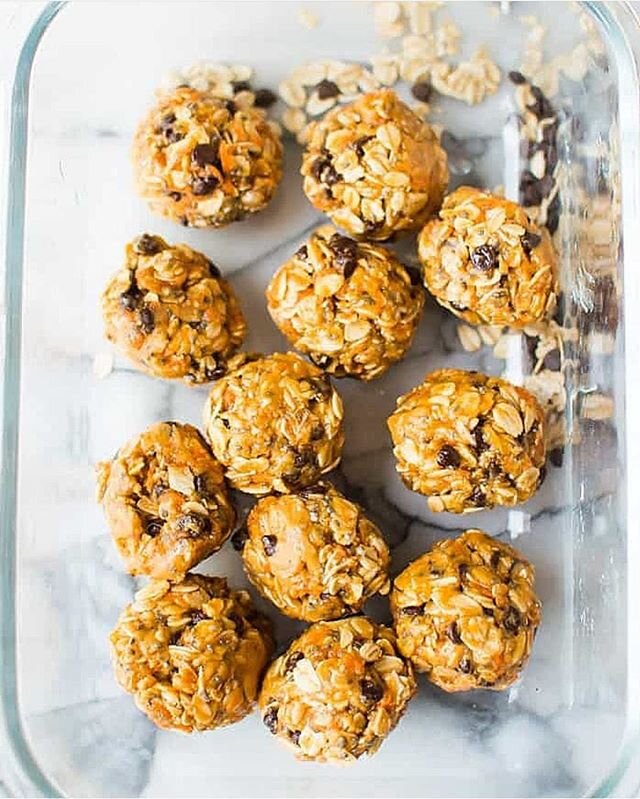 I feel like we all just need a little something easy and quick to keep on hand for nibbles. At least, I do 🙋🏼&zwj;♀️ so I'm whipping up some No-Bake Peanut Butter Carrot Balls to have for when I need a sweet treat that also loaded with fuel 🥕🥜
.
