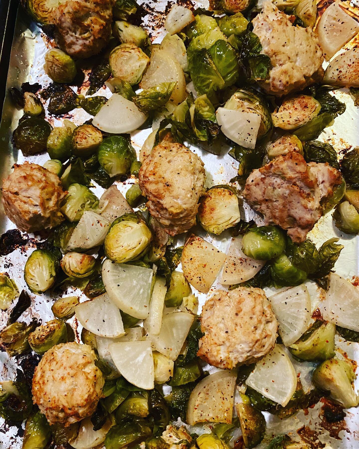 SHEET PAN DINNERS really do rule! 
Easy peasy, hearty and healthy. Any ground protein weather animal or plant based works great for the balls. Many winter veggies have similar roasting times, while some veggies even when a little over done are pretty