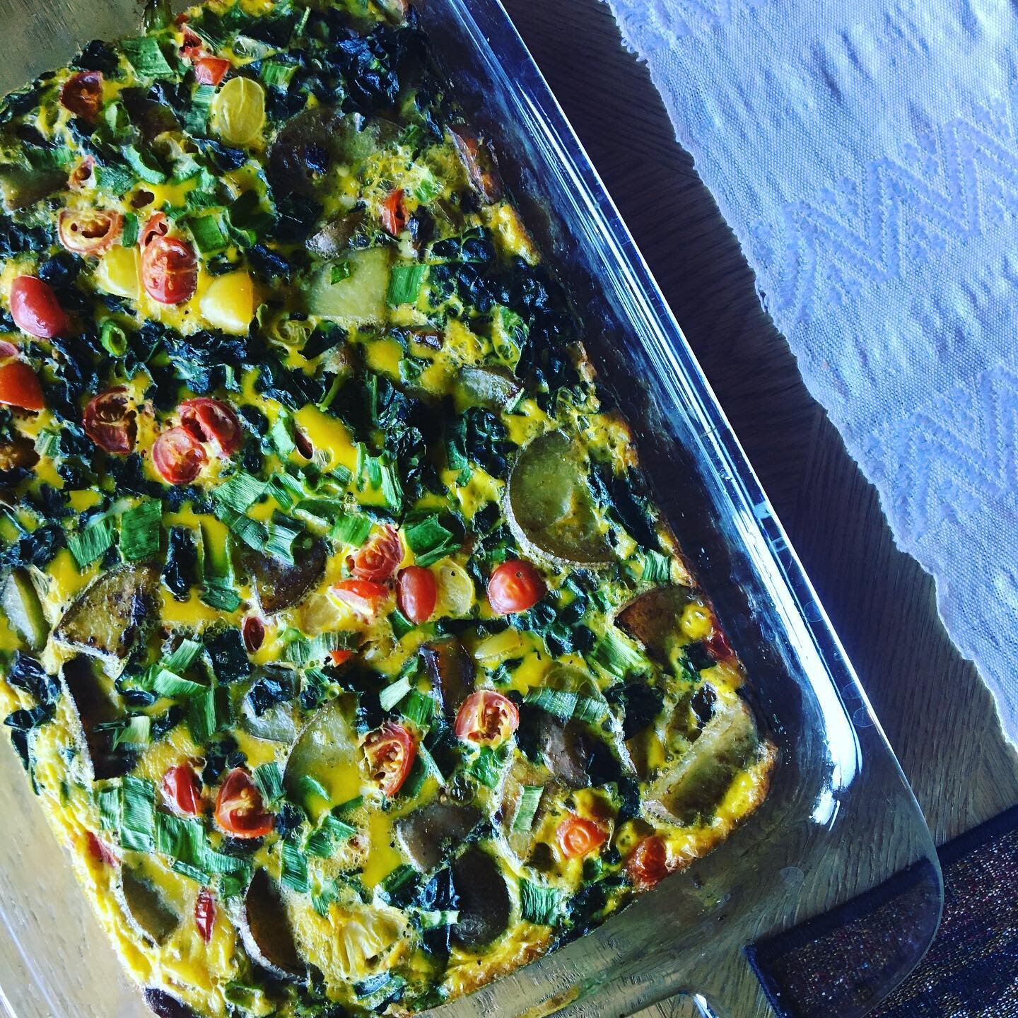 Check out that loaded frittata&mdash; yukons, cherry toms, kale, roasted garlic&mdash;-such a versatile dish, nutrient dense and great for any meal.
🥚🥚🥚🥚🥚
#nutritiousanddelicious #eggcelent #nutrientdense #spring #seedtohealth #pnwonderland #eat