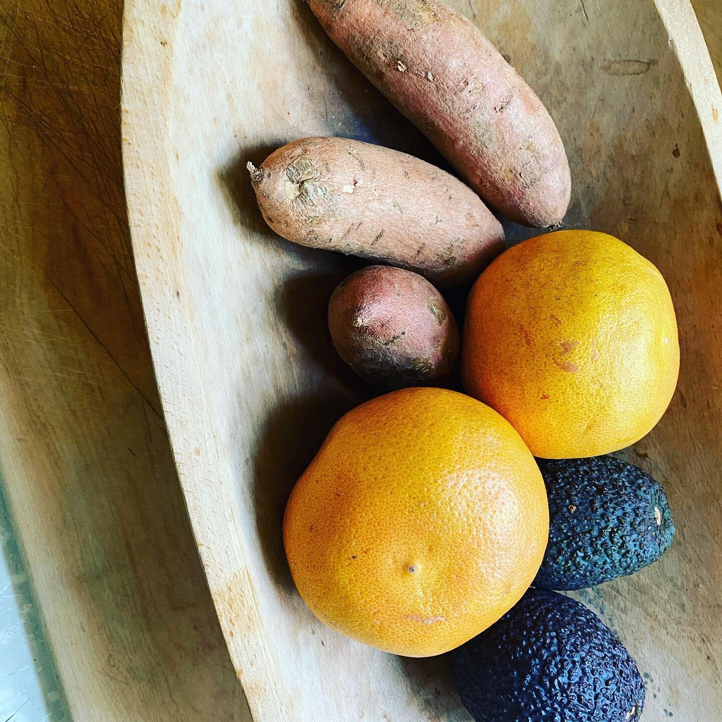 Trifecta ✨
✨sweet potatoes are great for roasting, saut&eacute;ing and soup bases 
✨grapefruits are great for snacking, and squeezing into drinks 
✨avocados are great for guacamole, slices, toast, and blending into sauces
🟠
🟡
🟢
#nutritiontips #sau