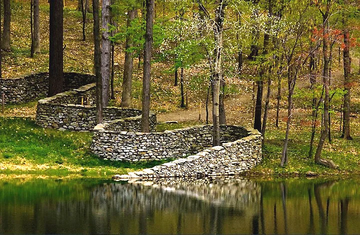  Andy Goldsworthy sculpture, Storm King Art Center, New York State. 
